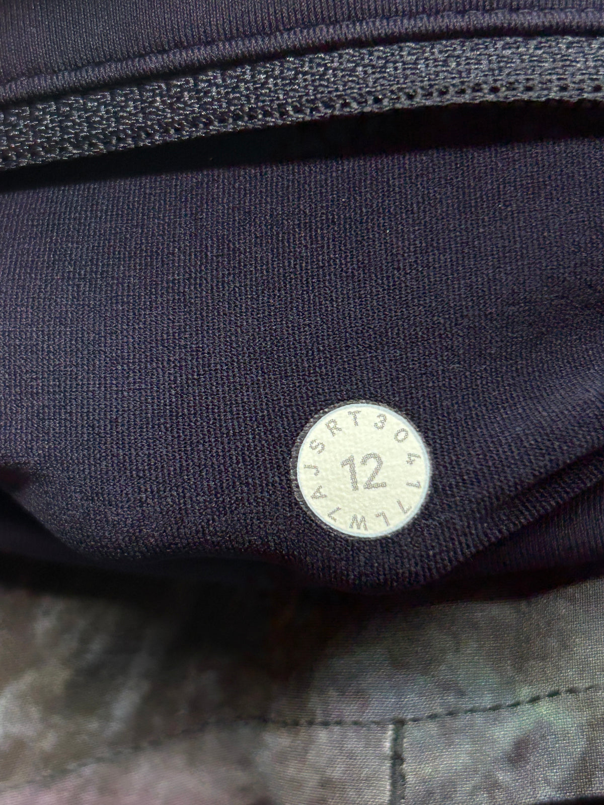 Lululemon Speed Up Short 2.5" Size 12 Radiant Multi / Midnight Navy