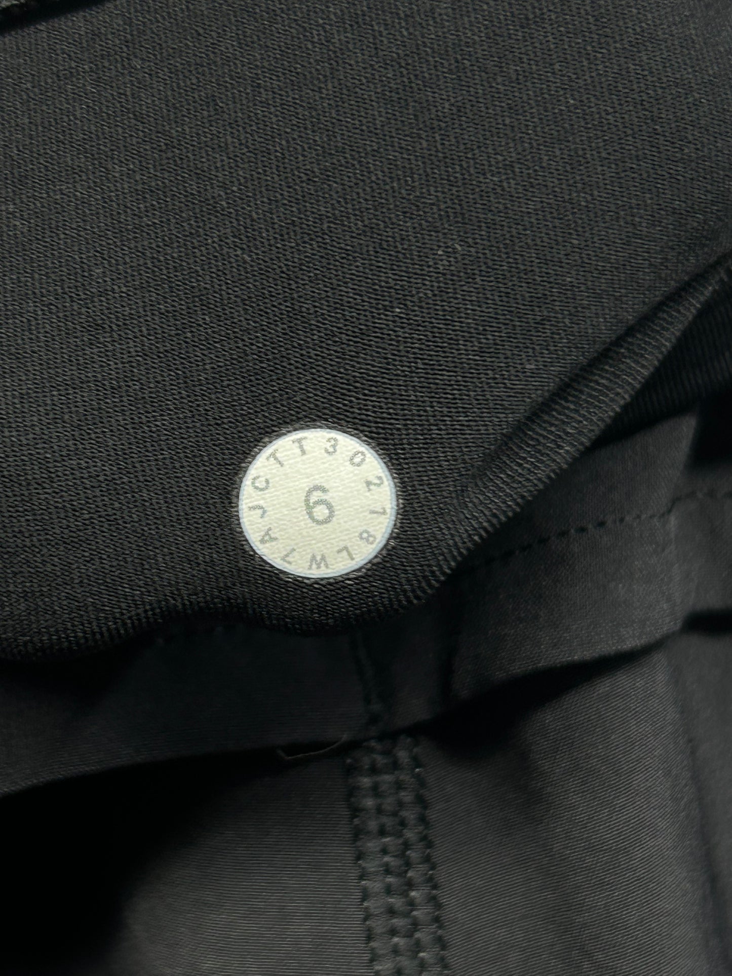 Lululemon Speed Up Short Long 4" Size 6 Black