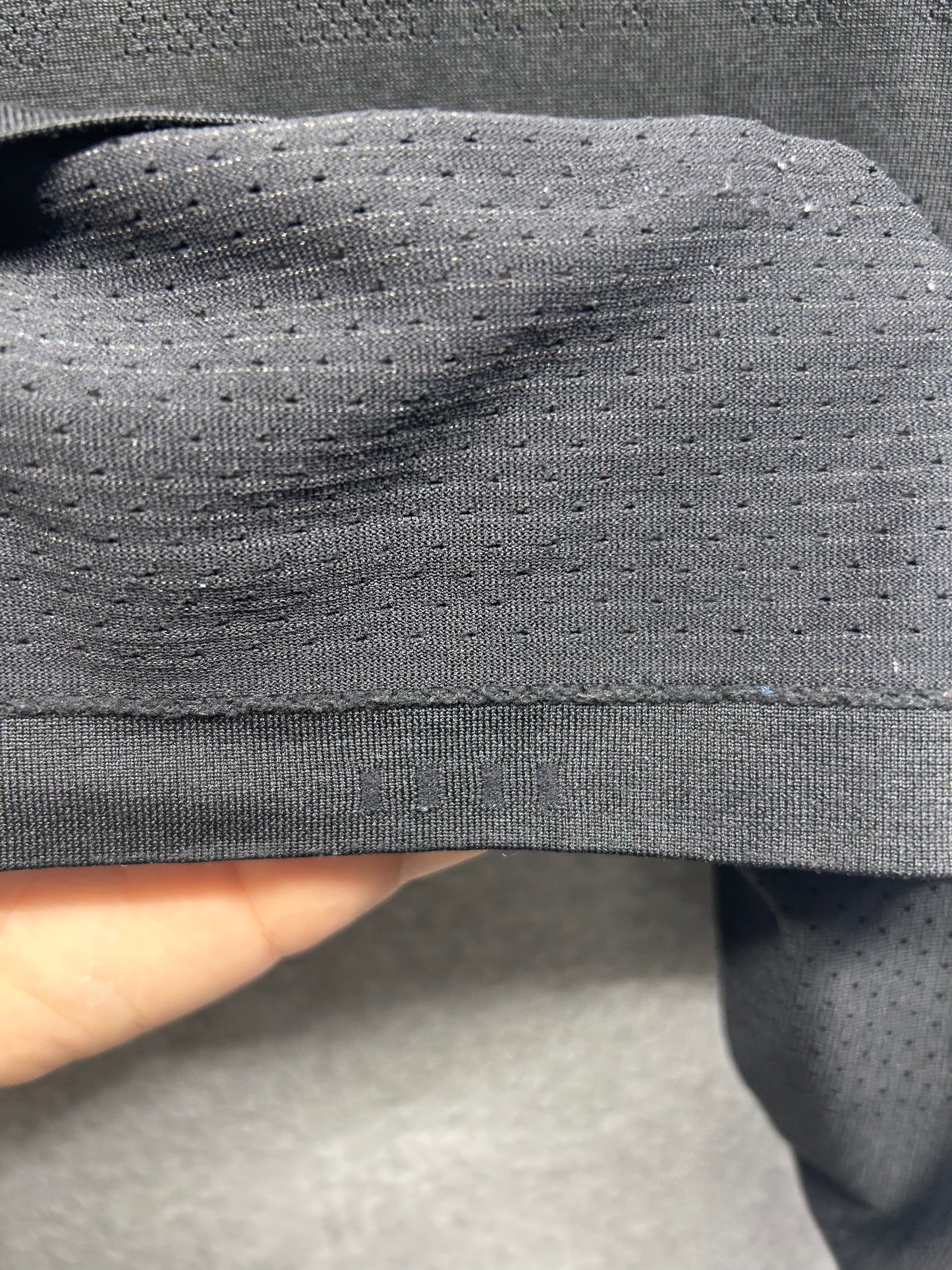 Lululemon Swiftly Breathe Crop Tank Size 10 Black