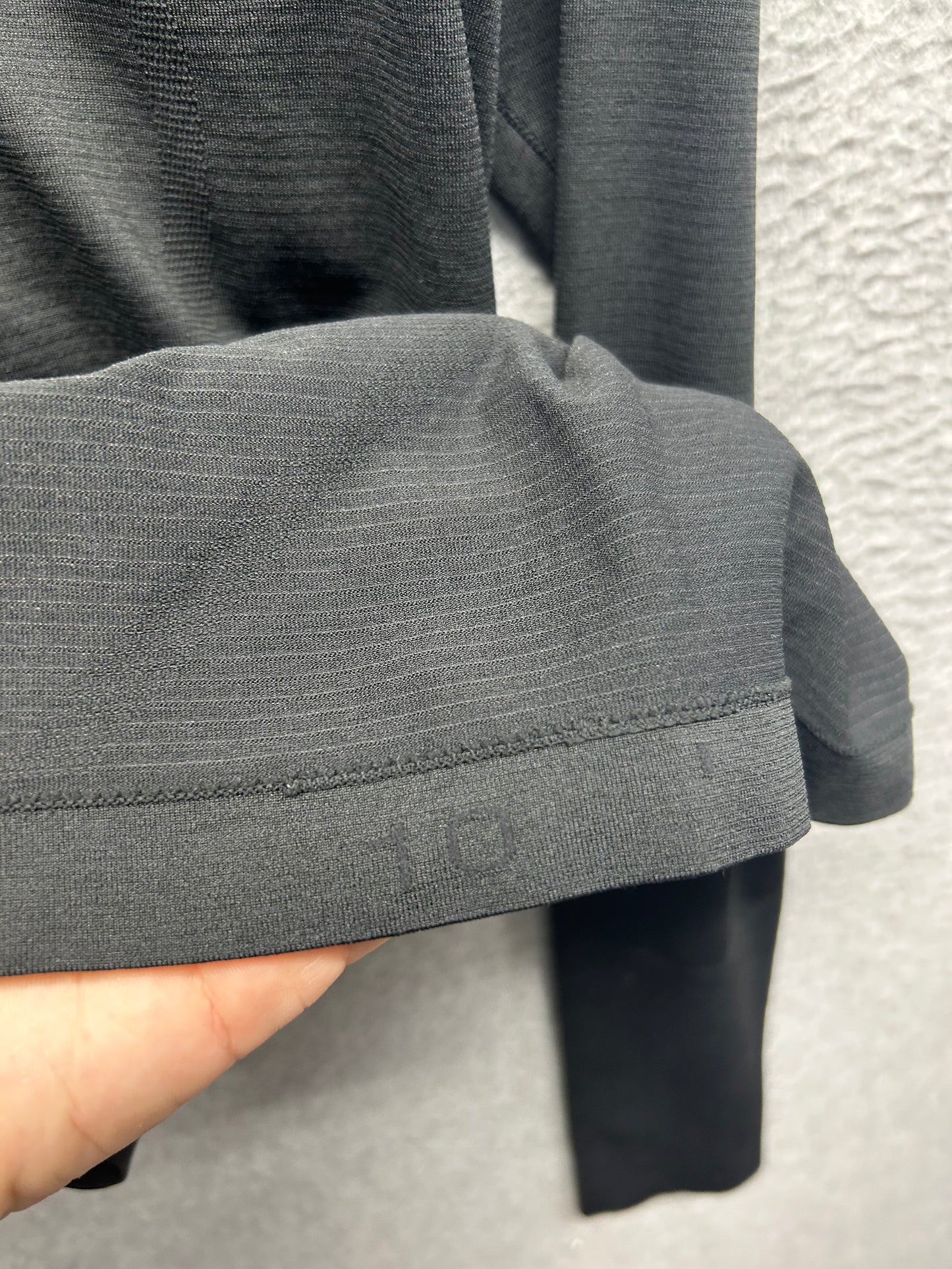 Lululemon Swiftly Tech Long Sleeve Shirt 2.0 Race Length Size 10 Black