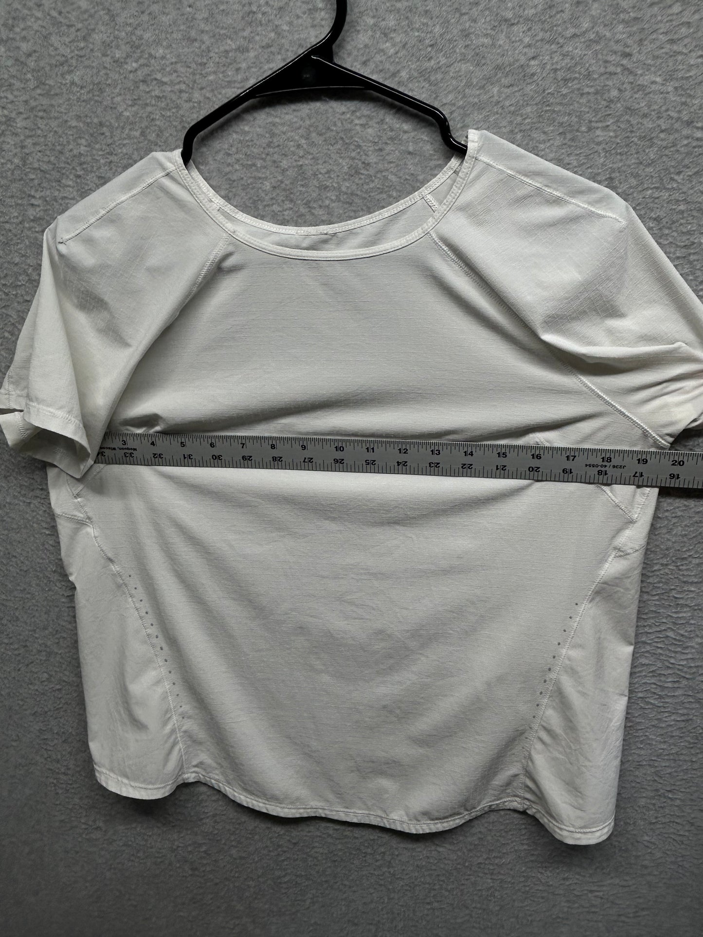 Lululemon Breathable Short Sleeve Shirt Size 10 White