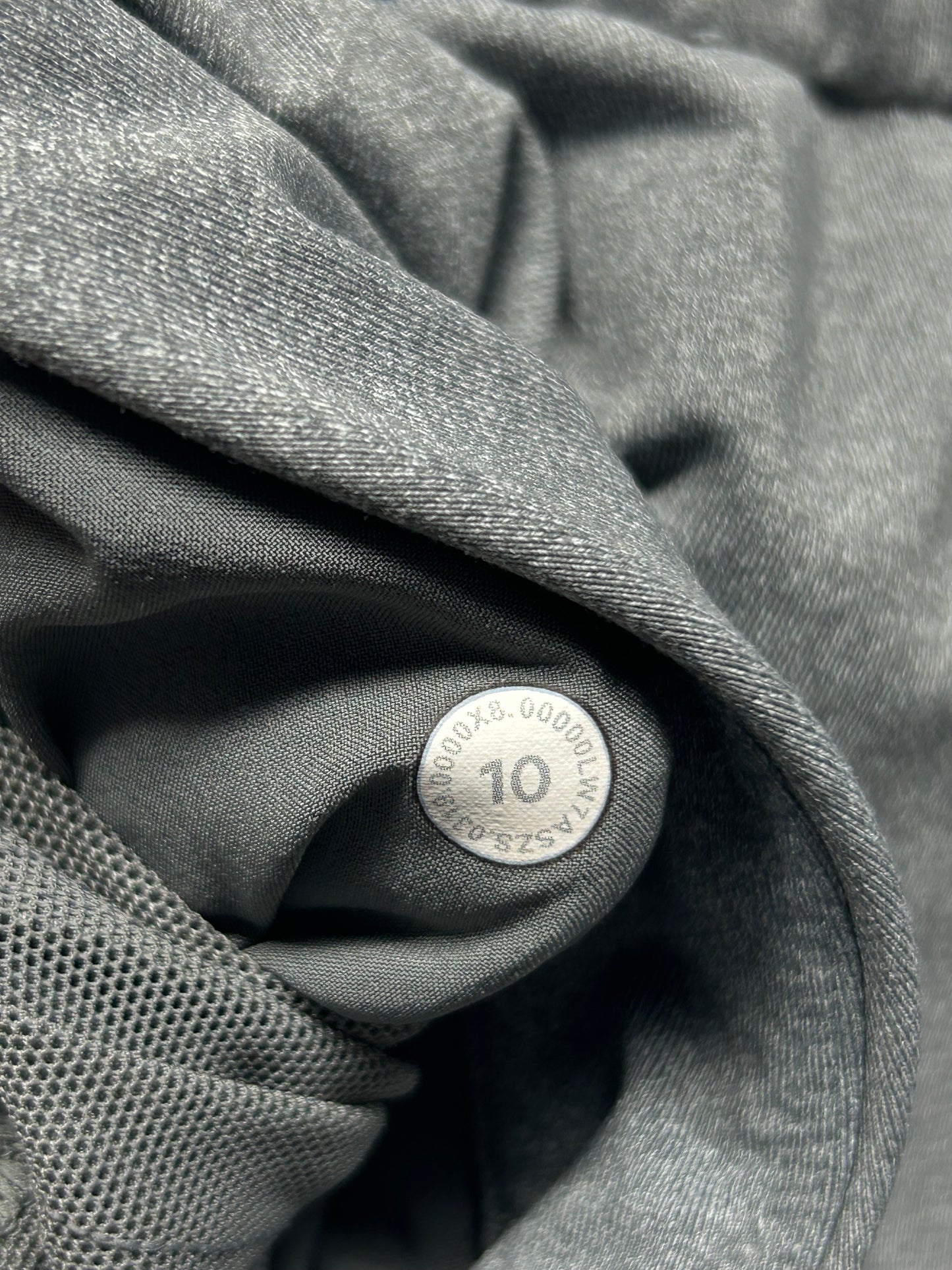 Lululemon On The Fly Short 2.5" Size 10 Heathered Gray