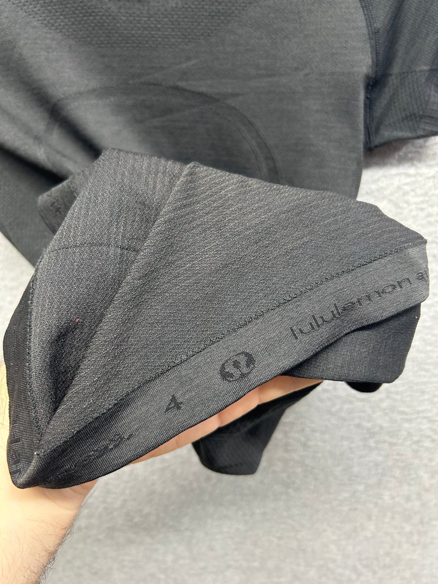 Lululemon Swiftly Tech Short Sleeve Crew Size 4 Black