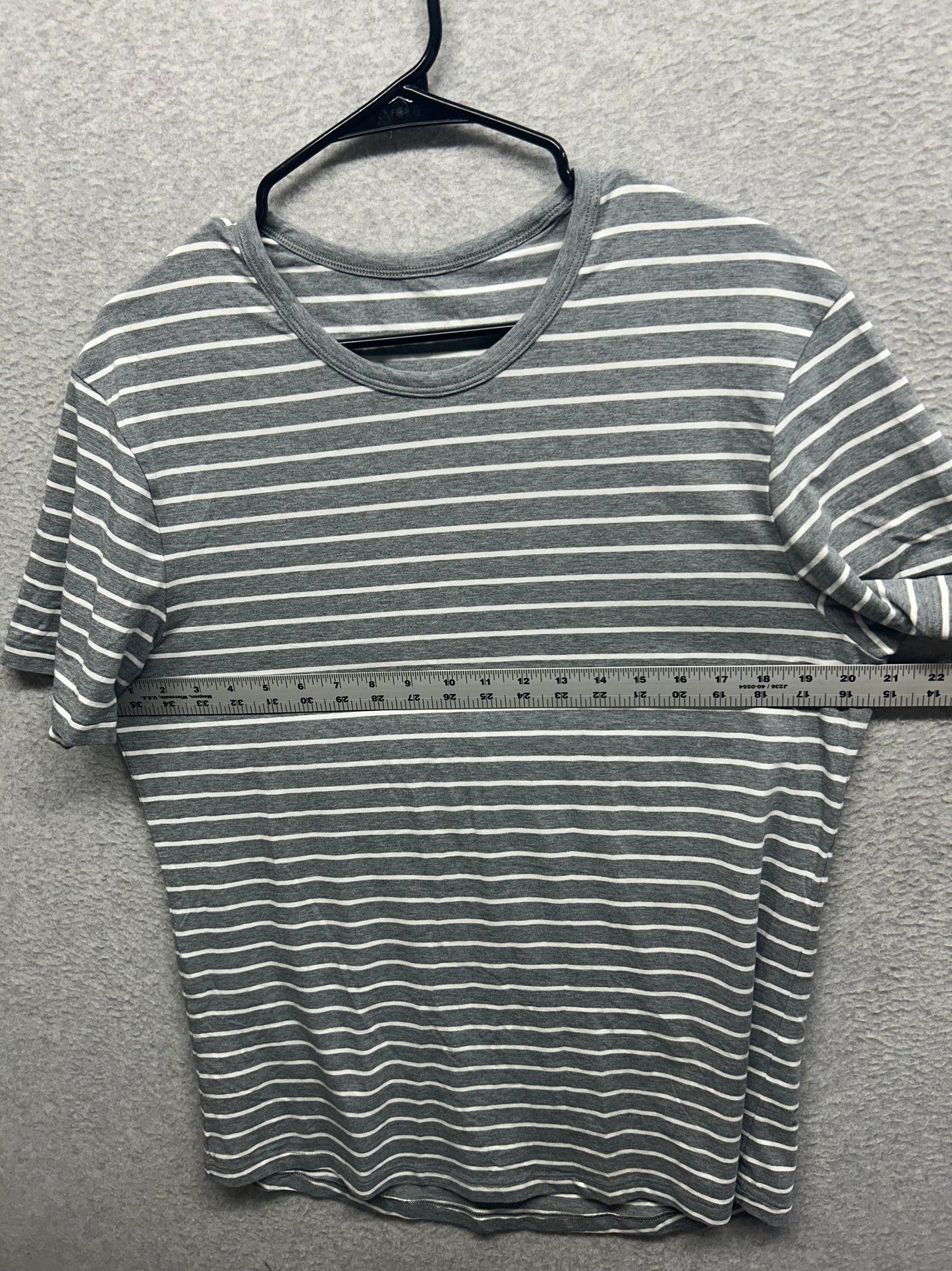 Lululemon 5 Year Basic V Size Medium Quiet Stripe Grey White
