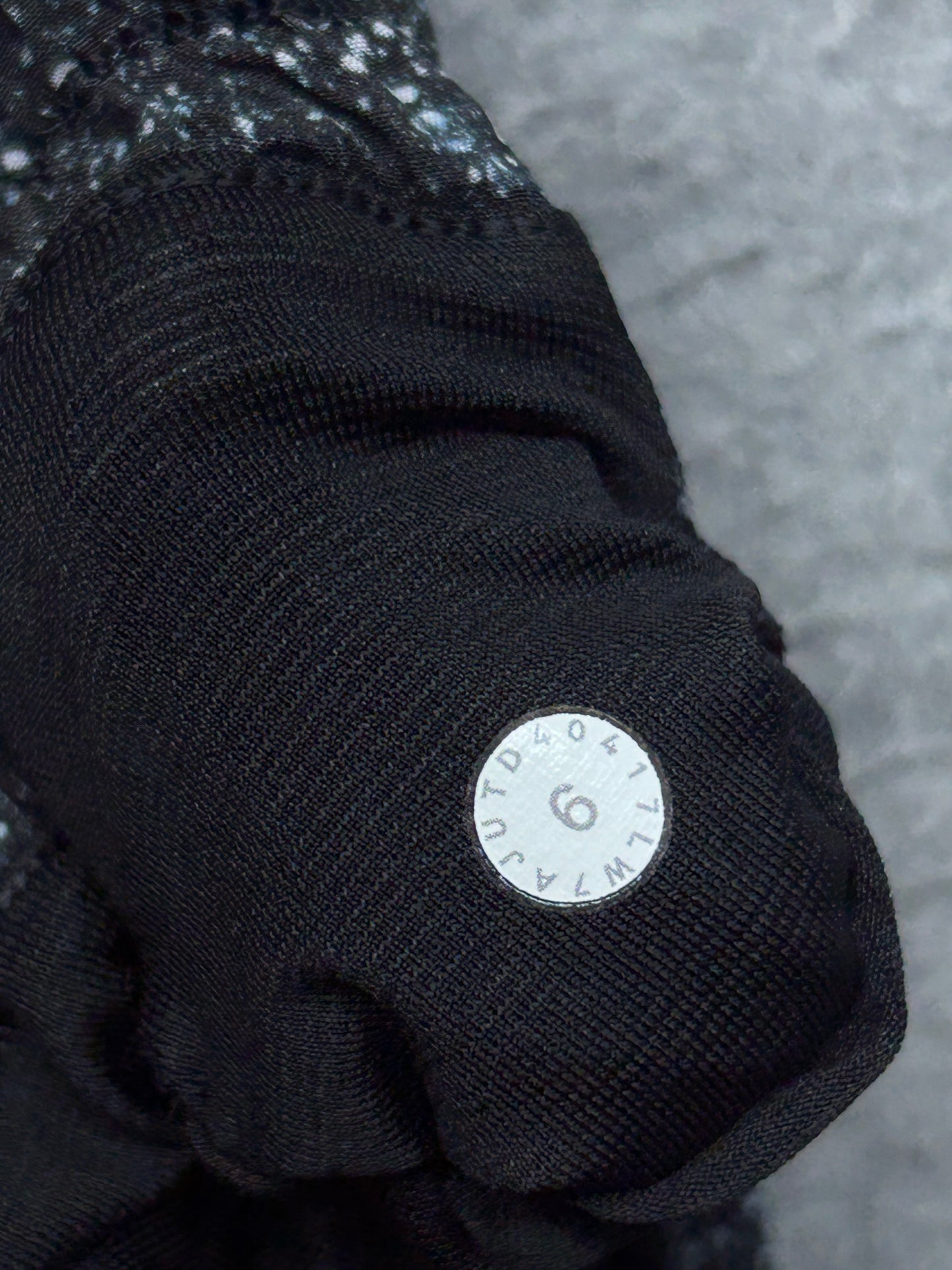 Lululemon Hotty Hot Short II Long 4" Size 6 Mineralize Multi Black