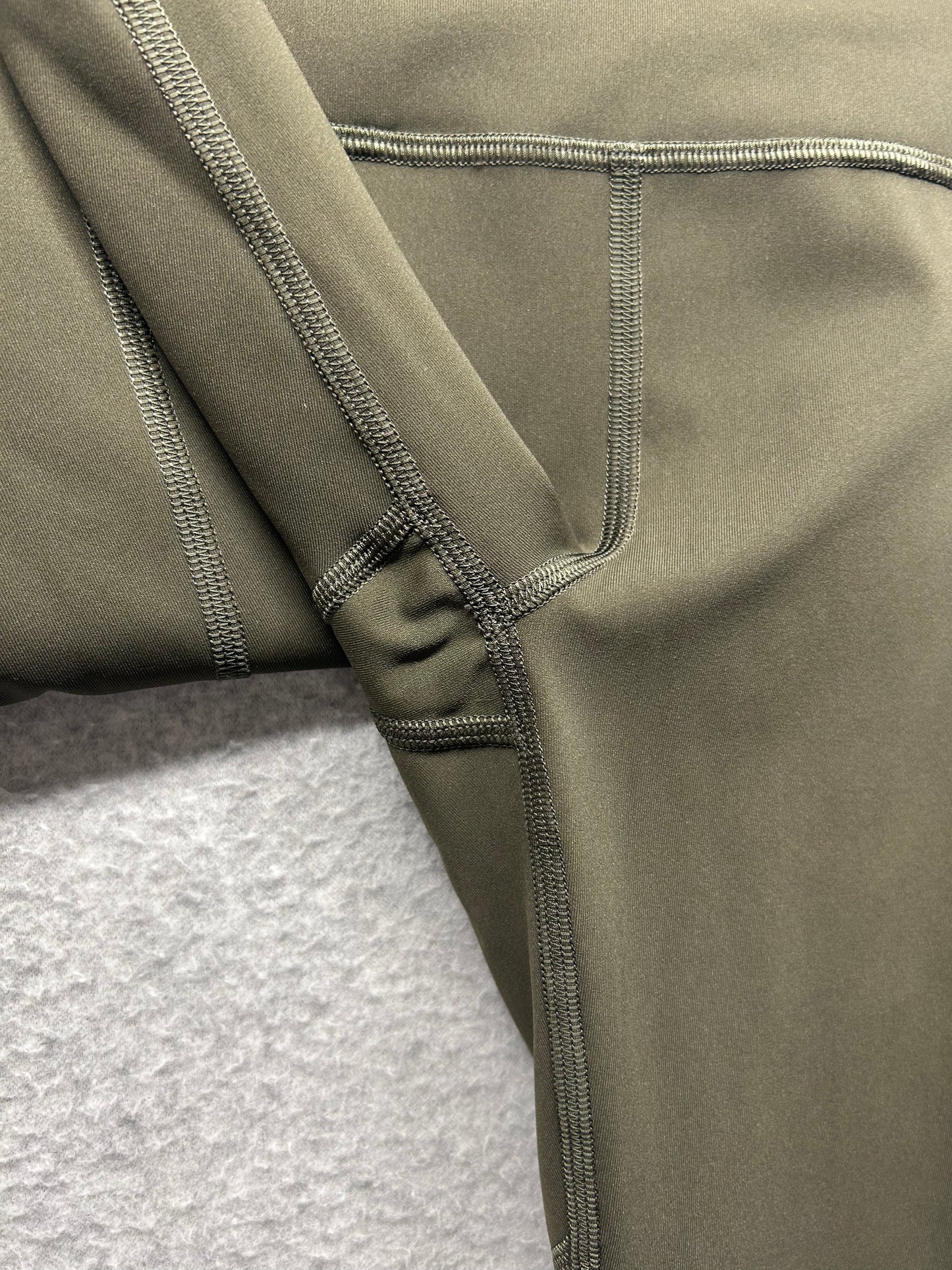 Lululemon Pace Rival Crop Luxtreme 22" Size 6 Dark Olive