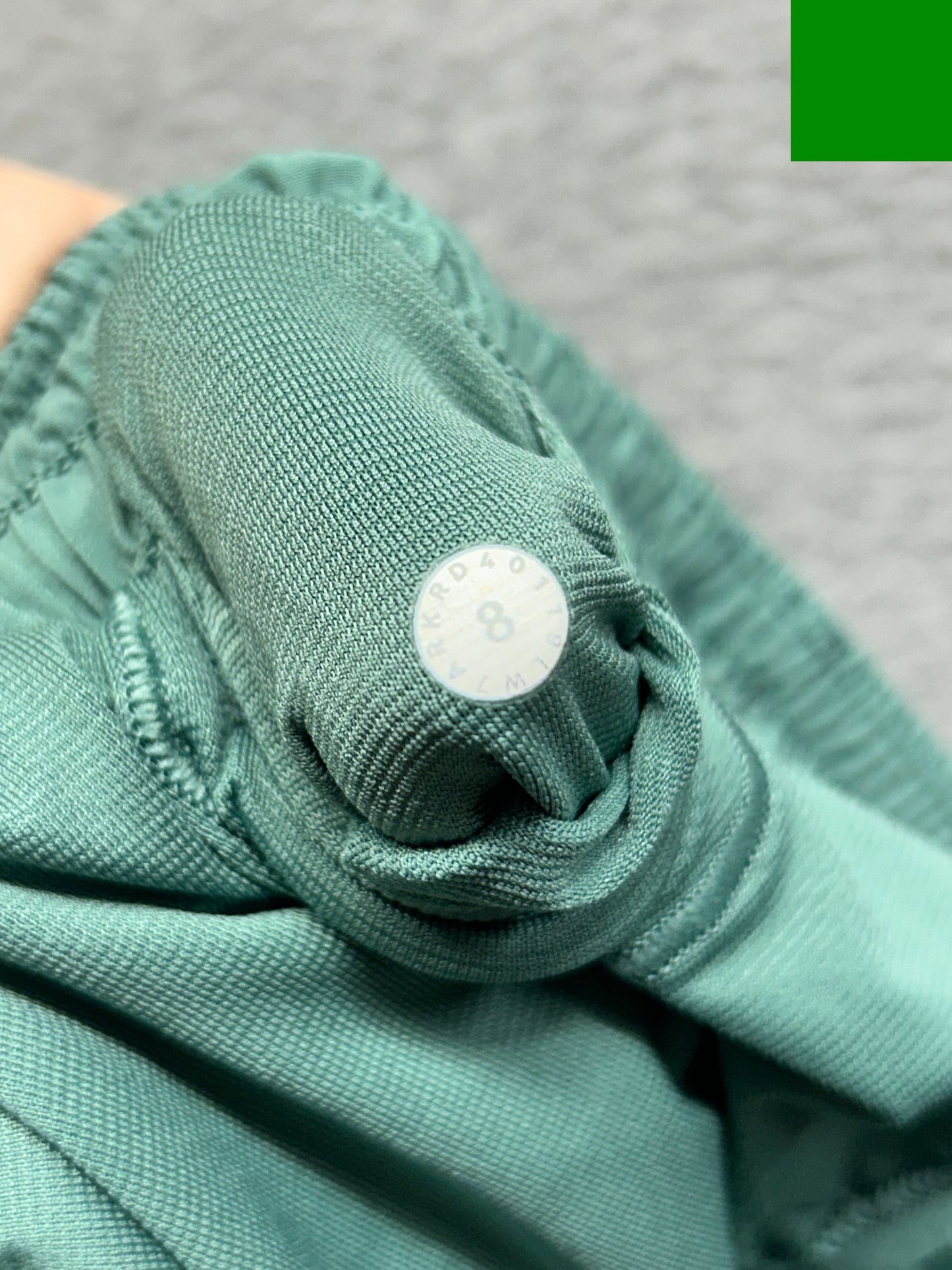 Lululemon Hotty Hot Short II 2.5" Size 8 Frosted Pine