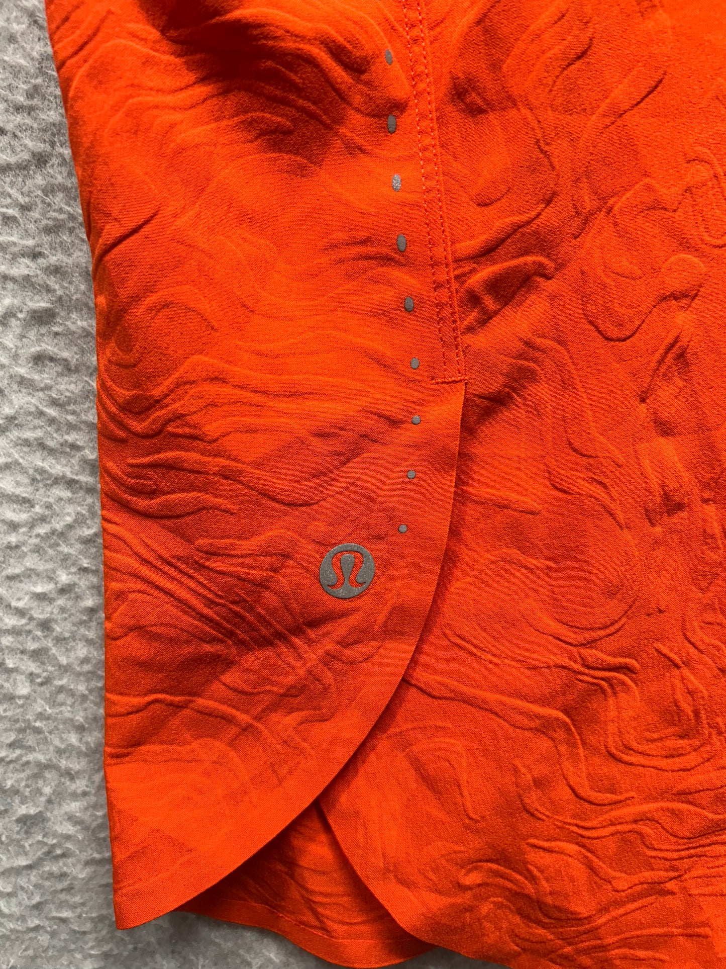 Lululemon Lightweight Stretch Running Tank Top Size 6 In-Sense Emboss Solar Orange