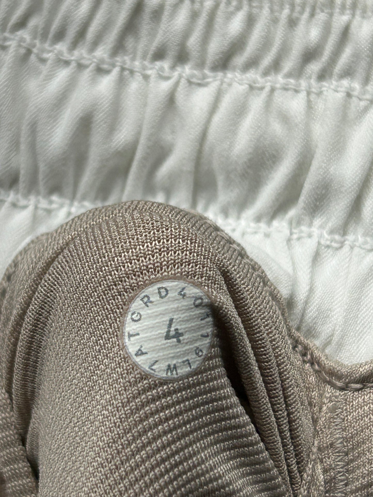 Lululemon Hotty Hot Short II *2.5" Size 4 White