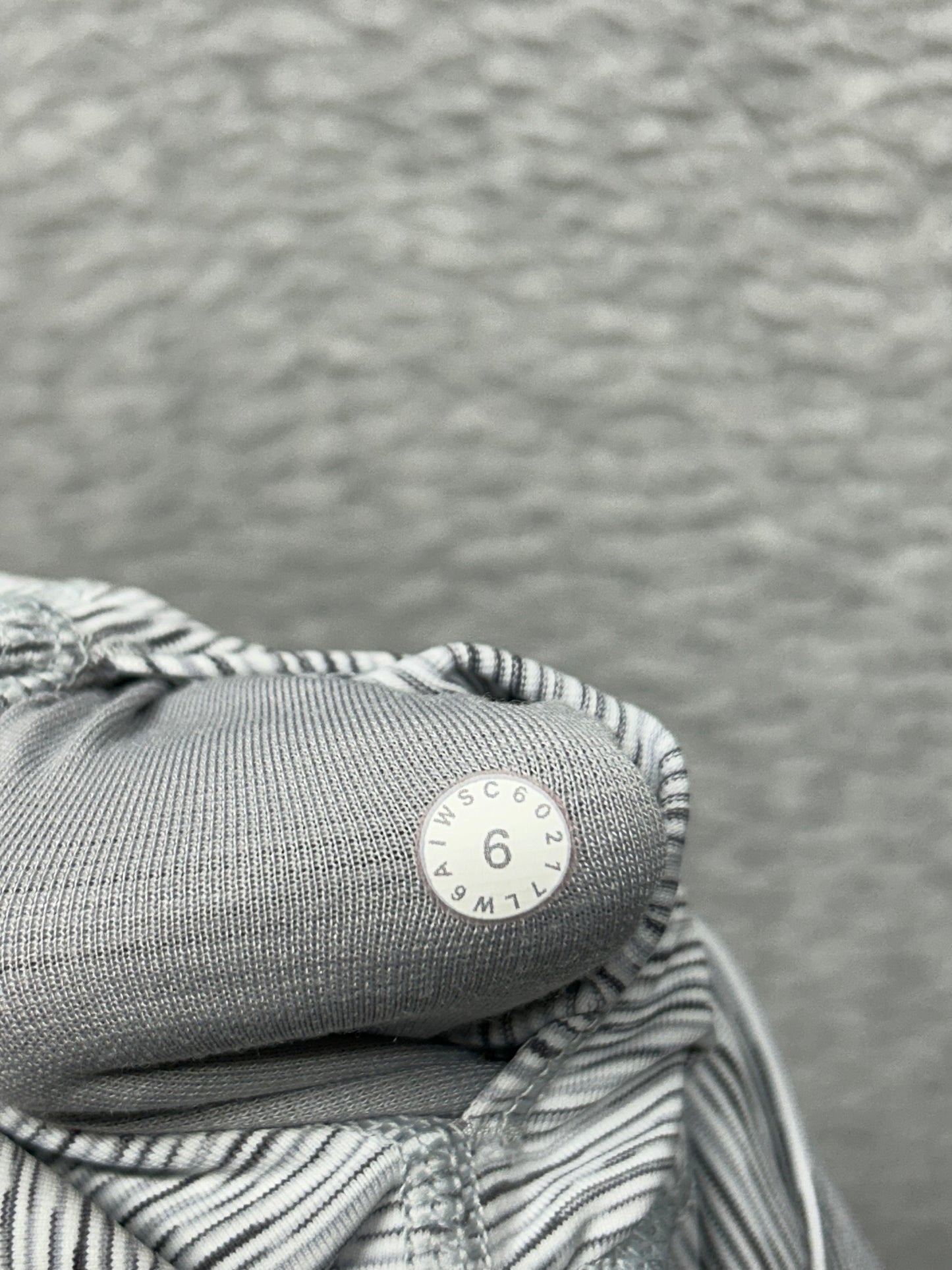 Lululemon Wunder Under Hi-Rise 1/2 Tight Size 6 Wee Are From Space Ice Grey Alpine White
