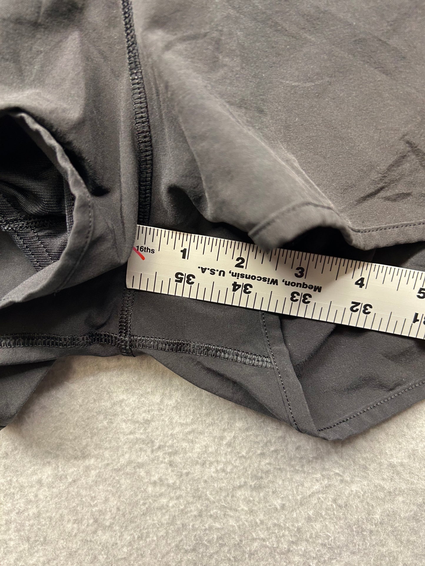 Lululemon Speed Up Short 2.5" Size 4 Black