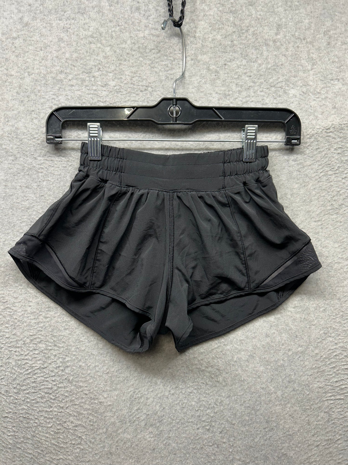 Lululemon Hotty Hot Short II 2.5" Black Size 2 reg