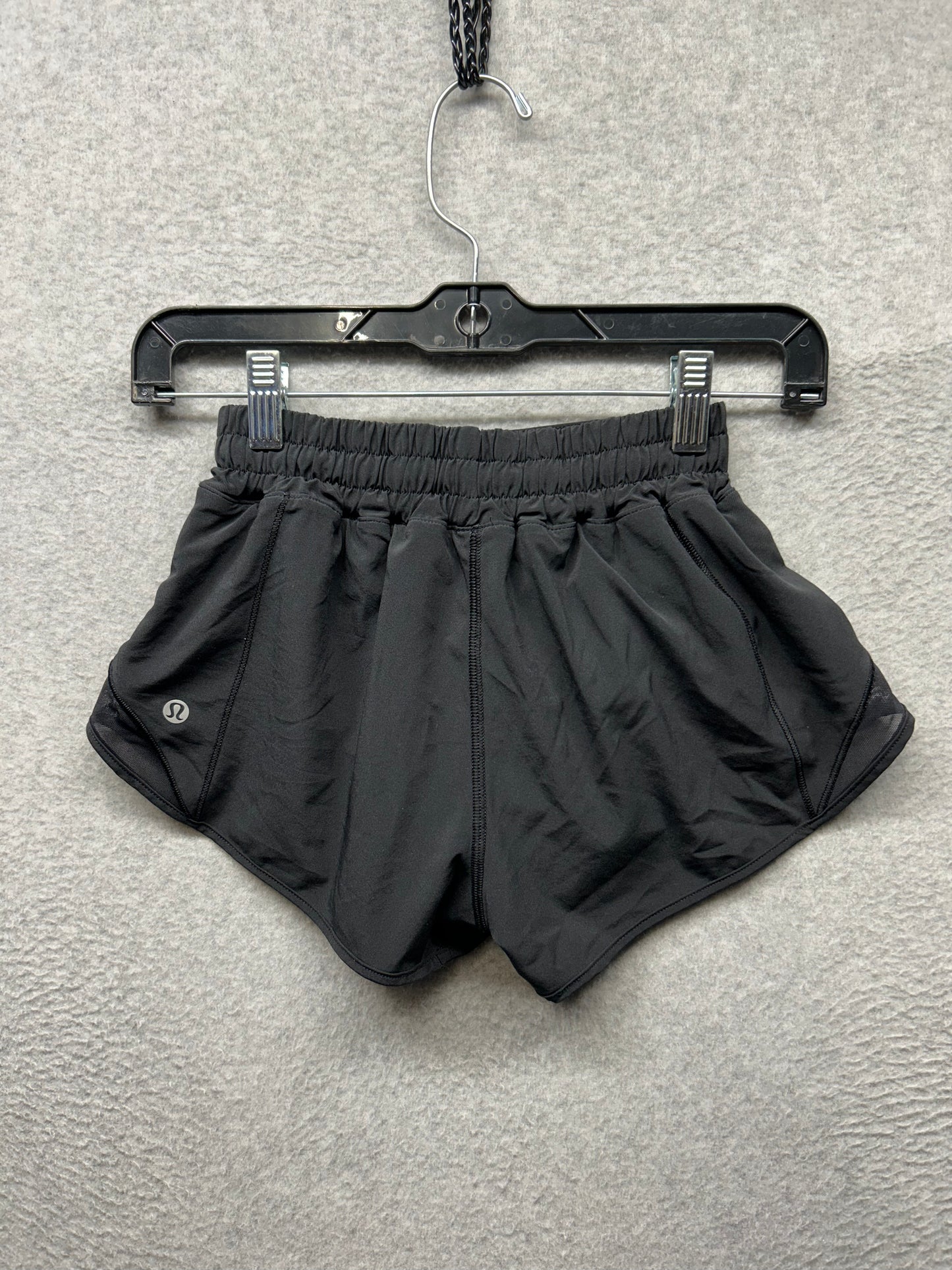 Lululemon Hotty Hot Short II 2.5" Black Size 2 reg