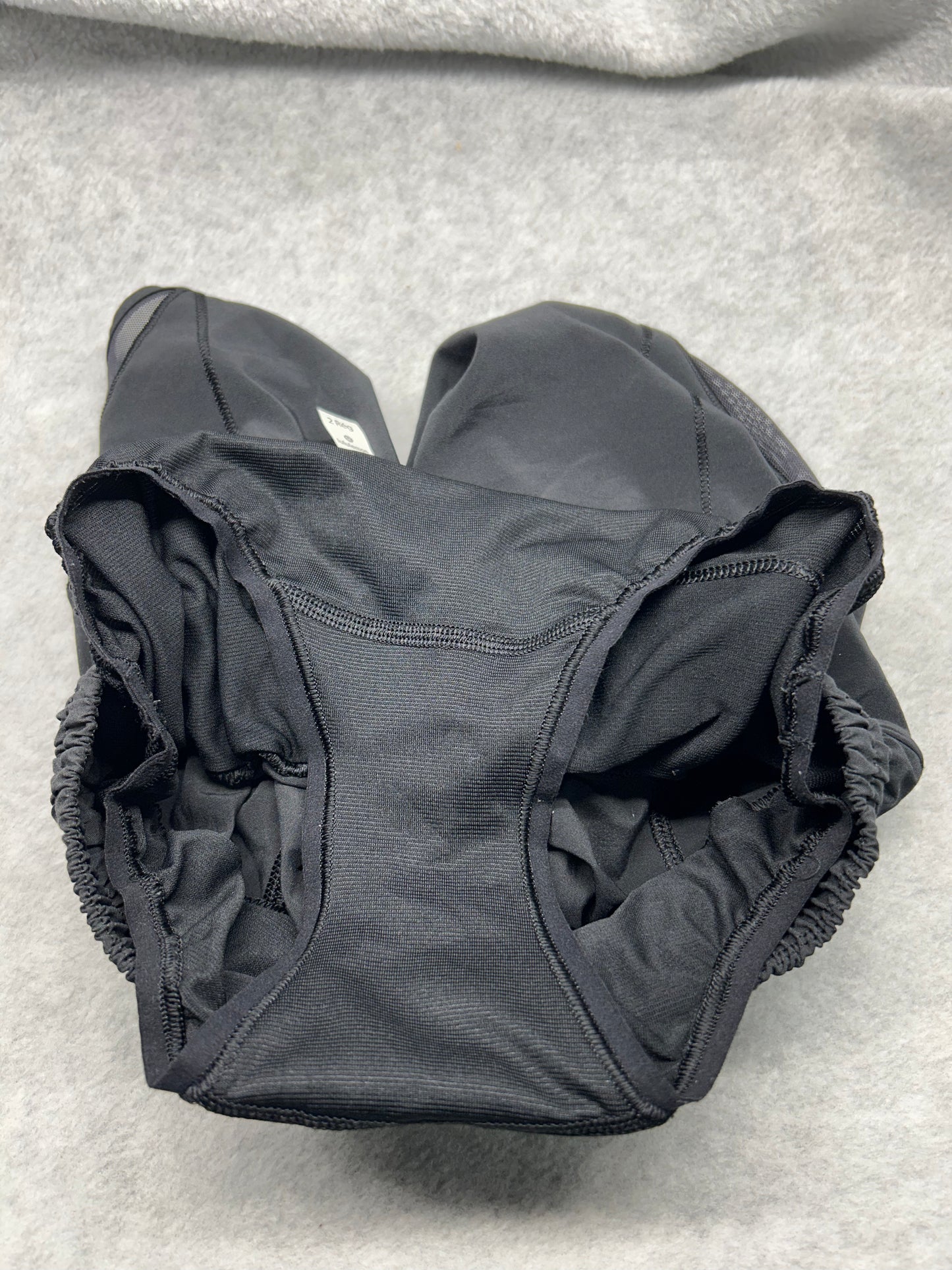 Lululemon Hotty Hot Short II 2.5" Black Size 2 reg