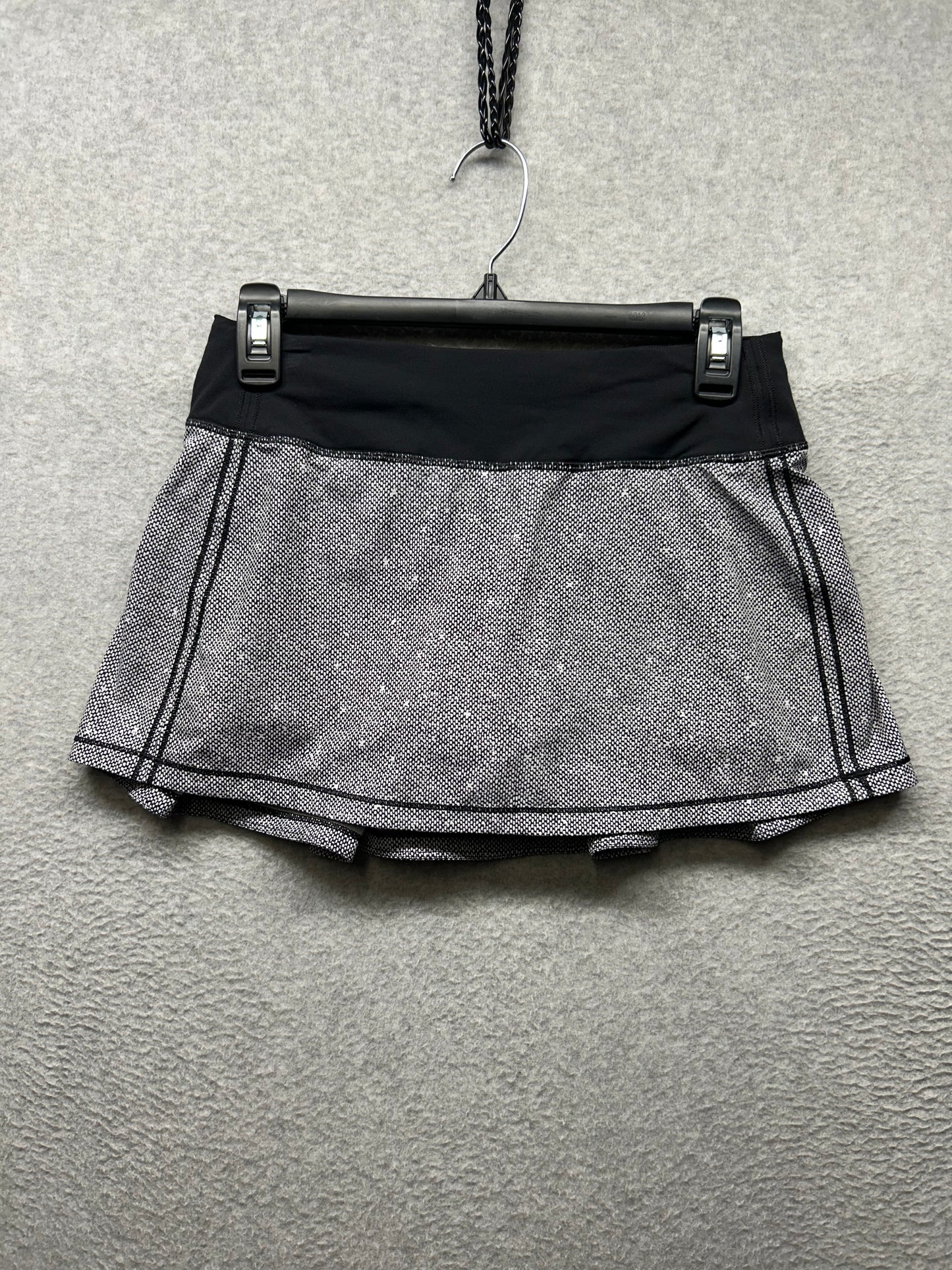 Lululemon Pace Rival Skirt II Size 4 Stretch Dotscape Alpine White Black