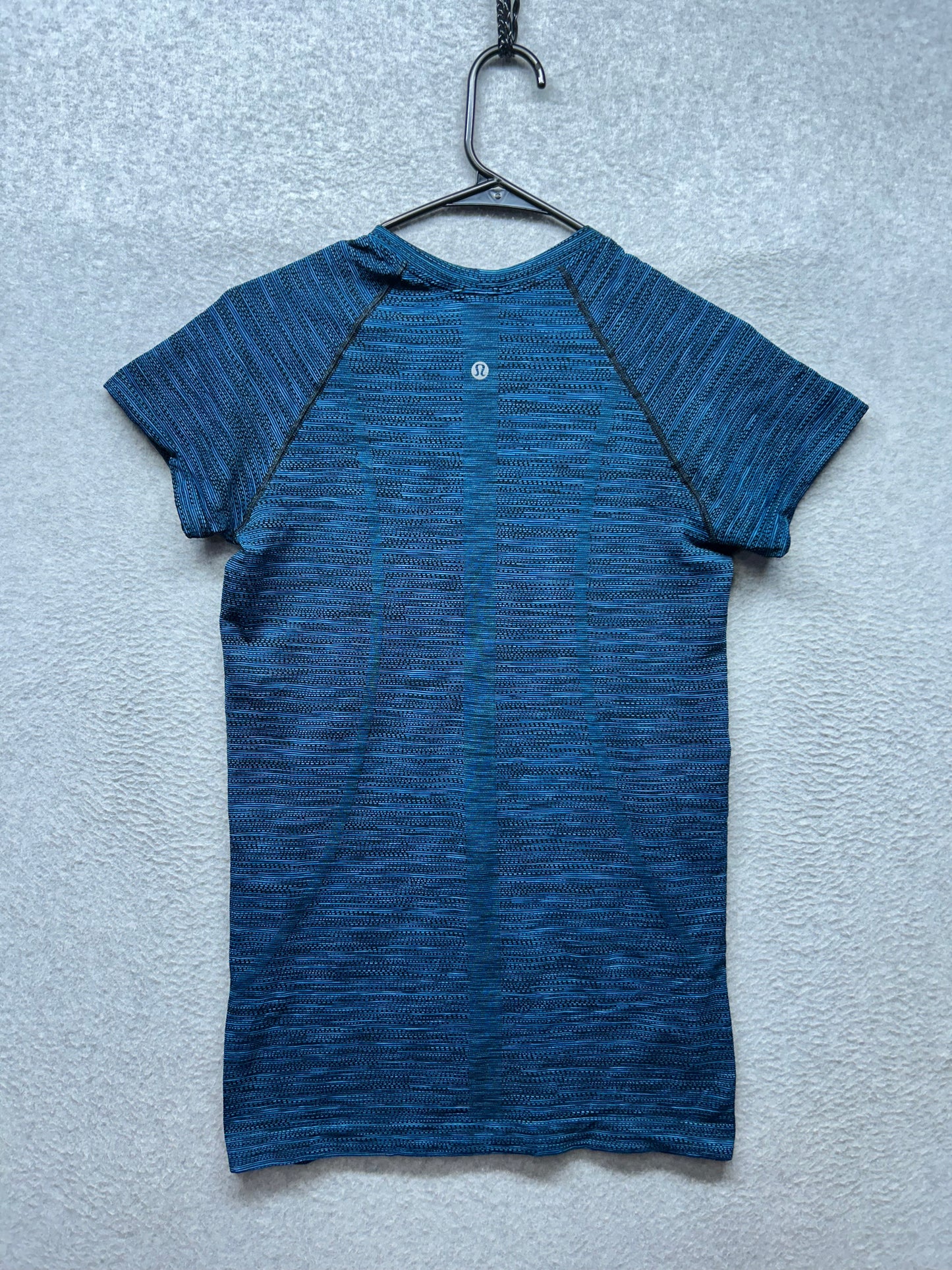 Lululemon Swiftly Tech Short Sleeve Crew Size 8 Sapphire Blue / Black