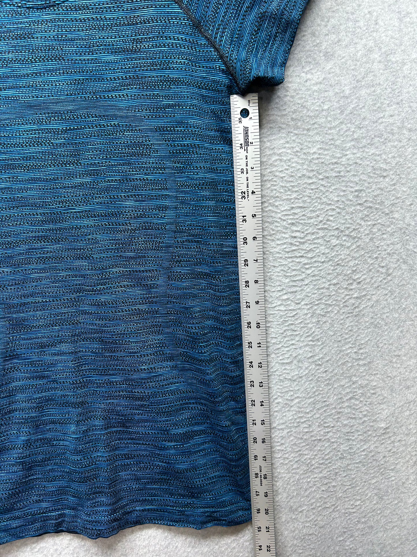 Lululemon Swiftly Tech Short Sleeve Crew Size 8 Sapphire Blue / Black