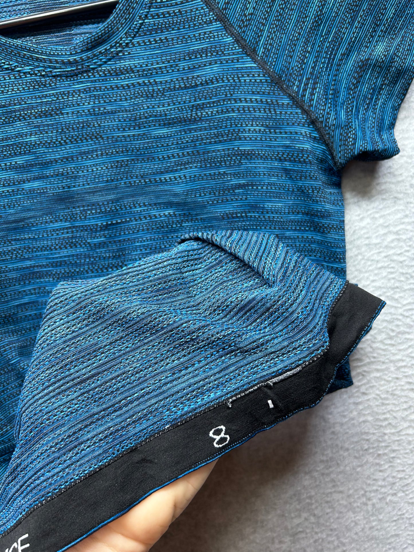 Lululemon Swiftly Tech Short Sleeve Crew Size 8 Sapphire Blue / Black
