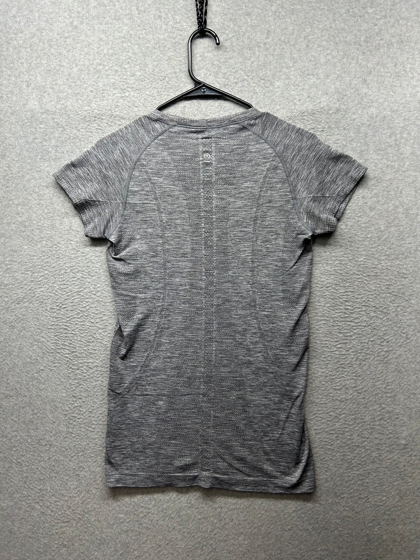 Lululemon Swiftly Tech Short Sleeve Crew Size 8 Heathered Slate