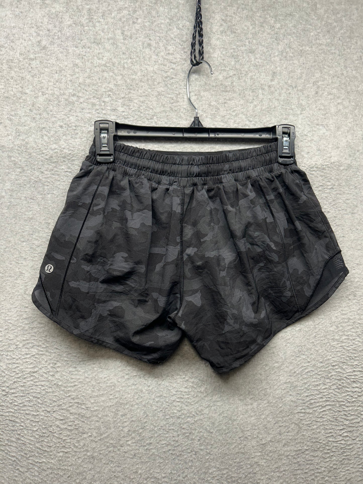 Lululemon Hotty Hot Short II Long 4" Size 6 Incognito Camo Multi Grey / Black