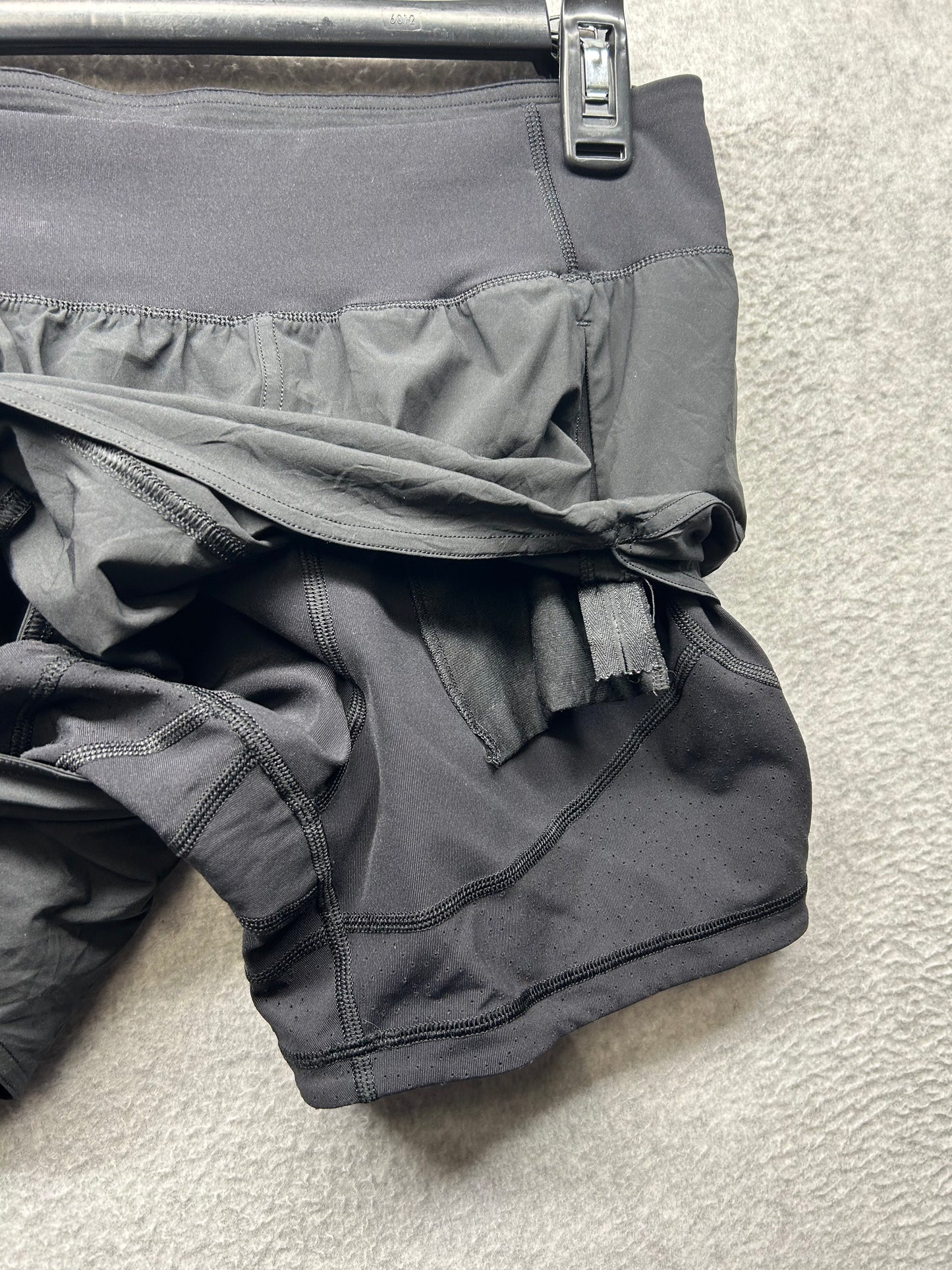 Lululemon Breezy Dot Shorts 2" Size 6 Black