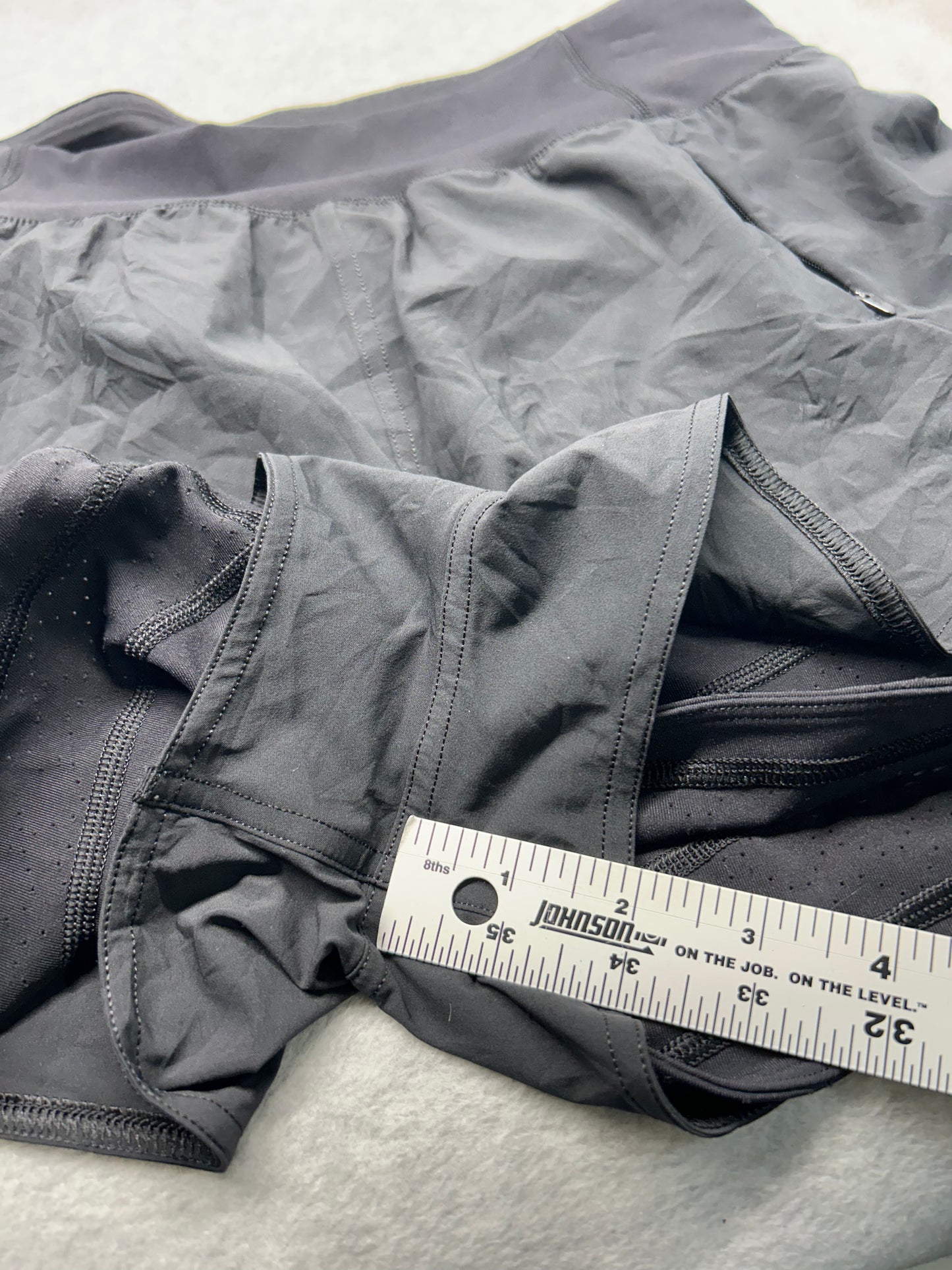 Lululemon Breezy Dot Shorts 2" Size 6 Black