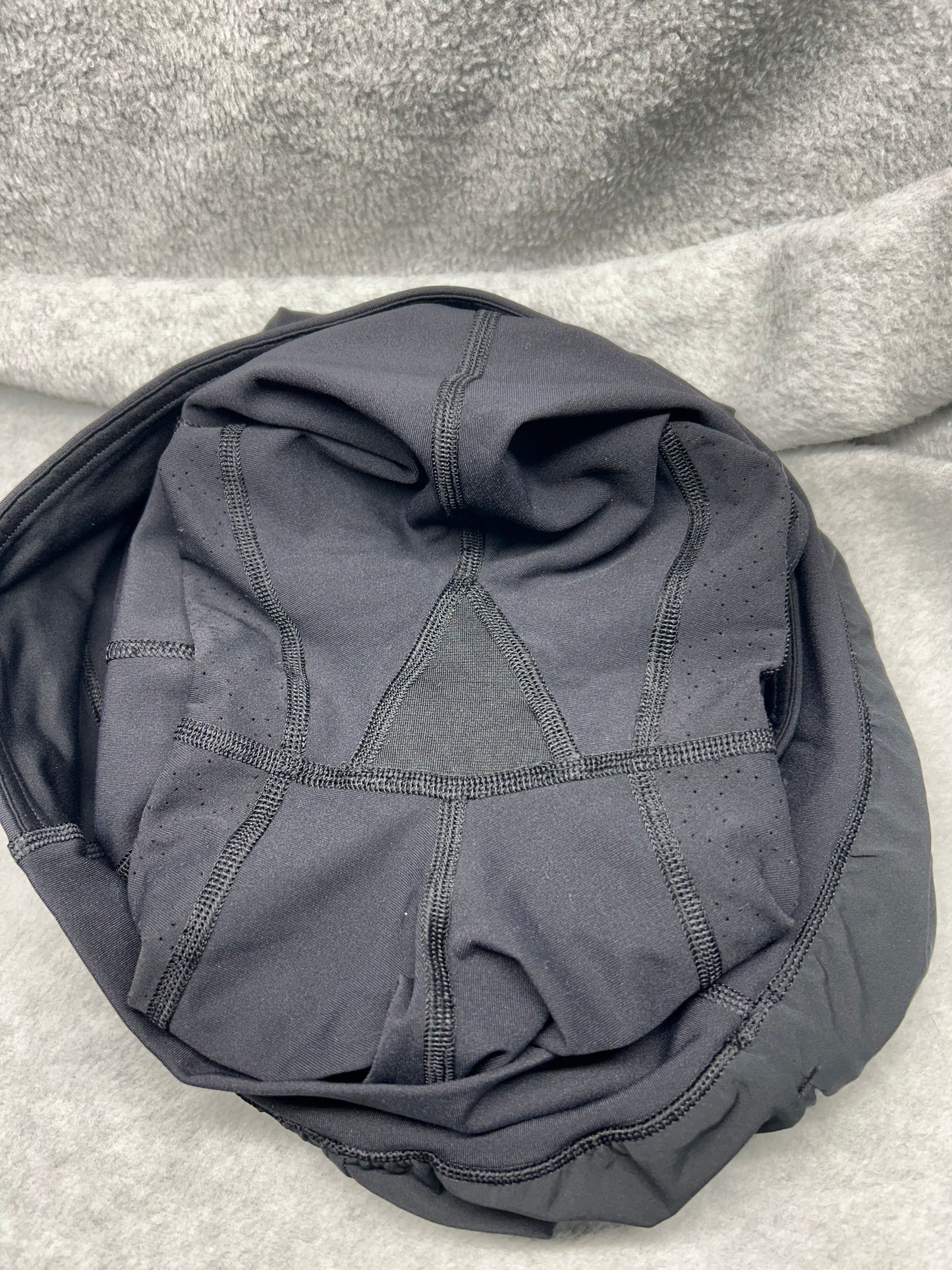 Lululemon Breezy Dot Shorts 2" Size 6 Black