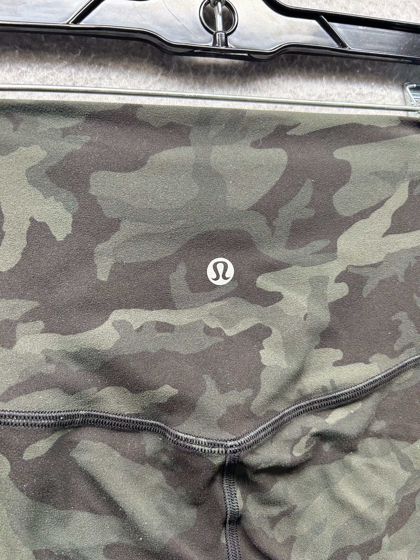Lululemon Align Crop 21" Size 6 Incognito Camo Multi Gator Green