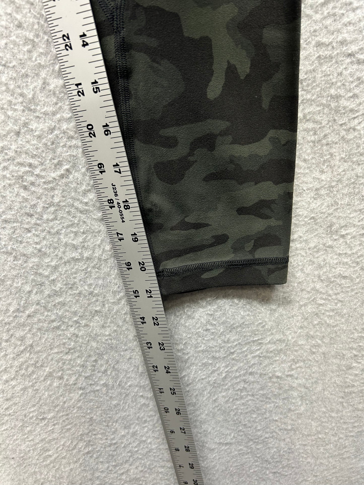 Lululemon Align Crop 21" Size 6 Incognito Camo Multi Gator Green