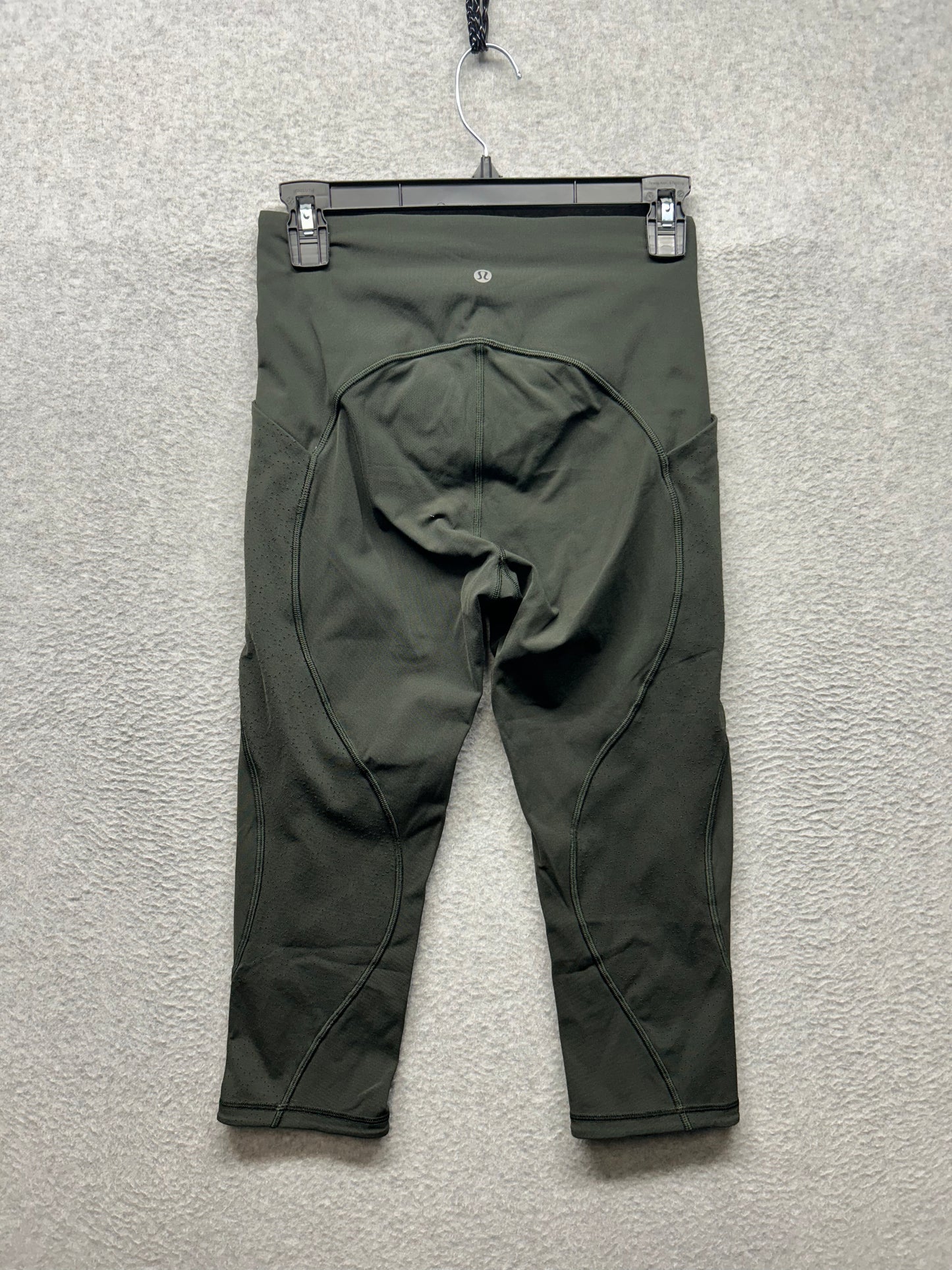 Lululemon Breezy Dot Crop 18" Size 6 Evergreen