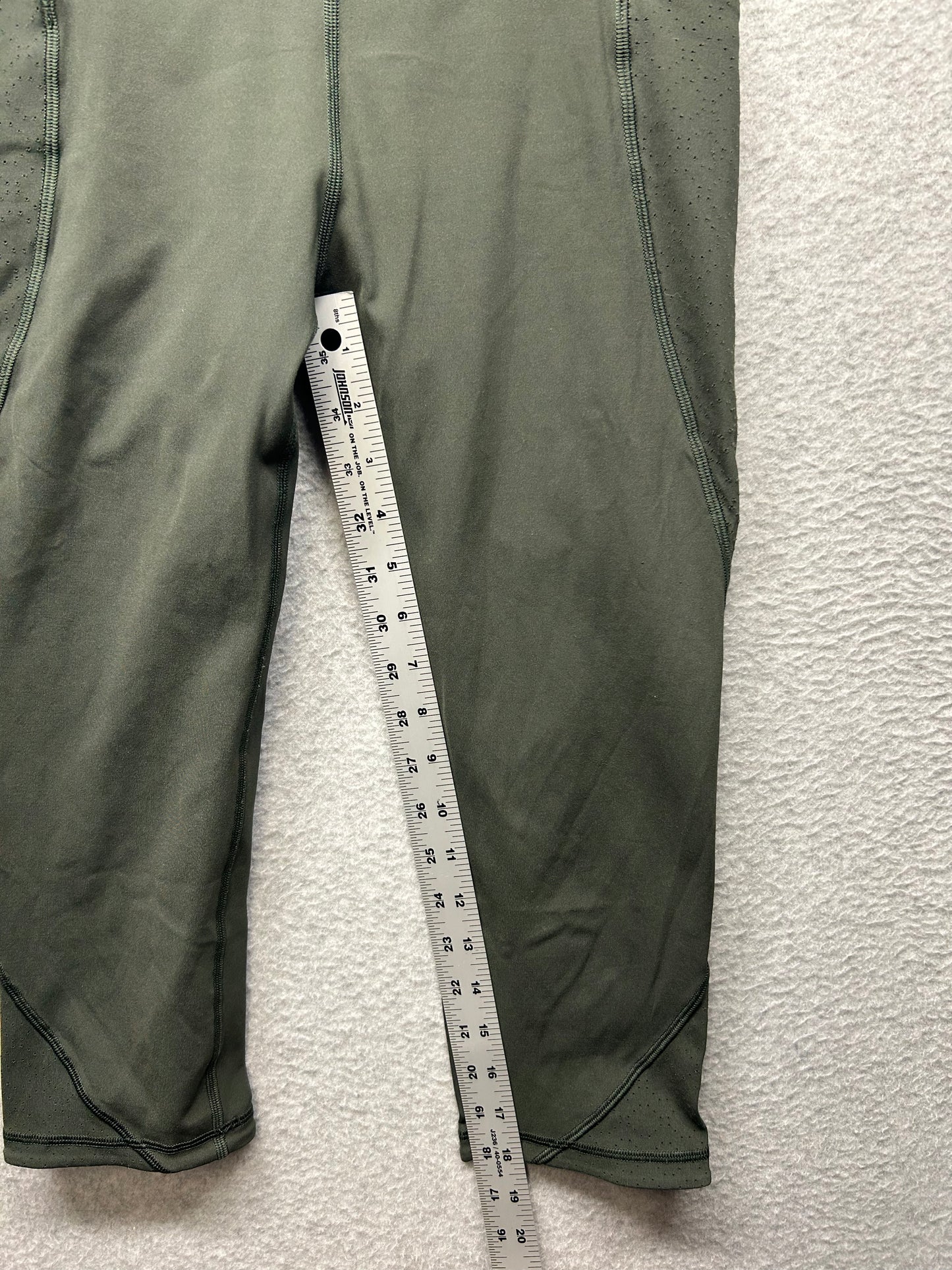 Lululemon Breezy Dot Crop 18" Size 6 Evergreen