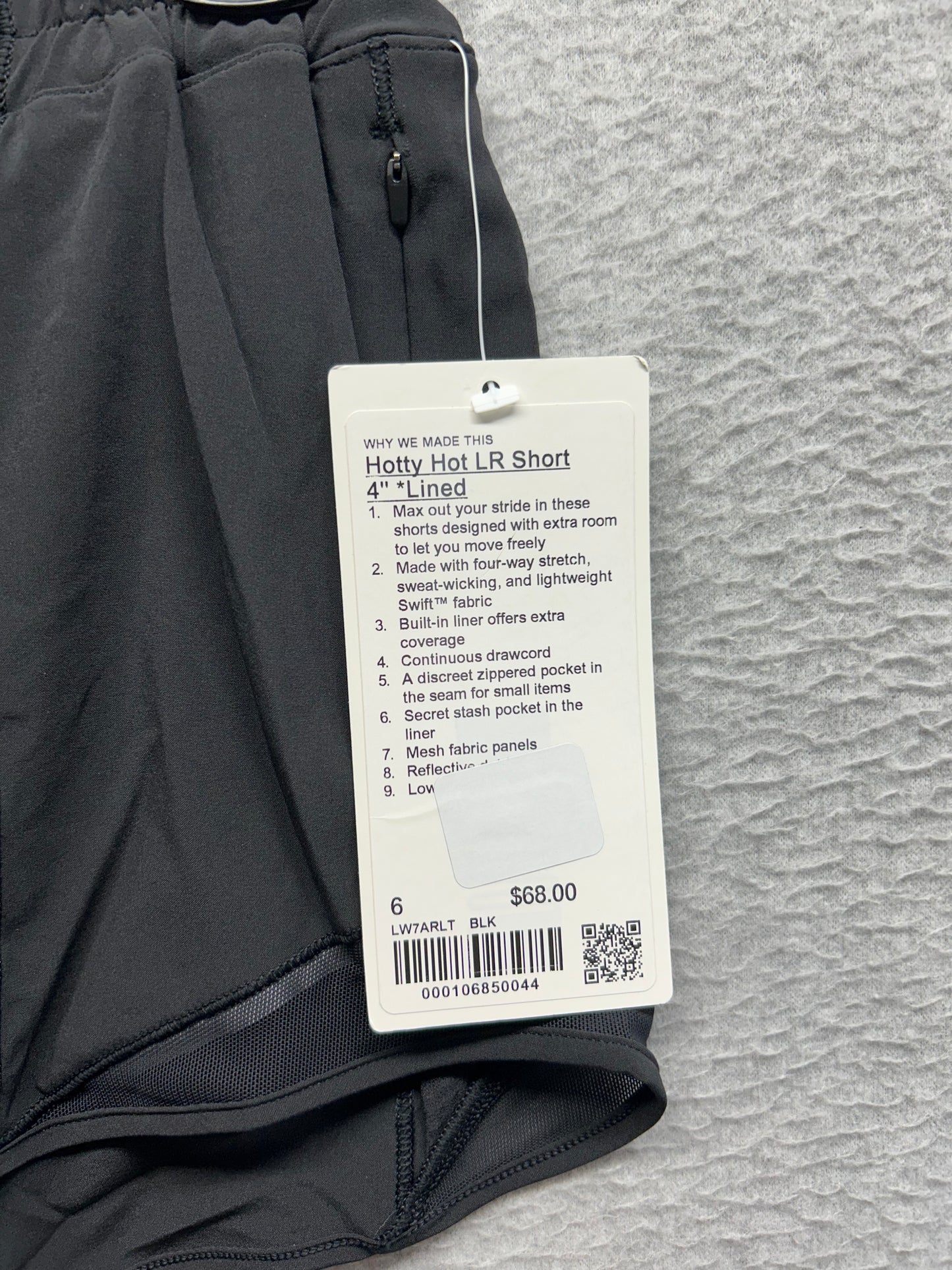 Lululemon Hotty Hot Short II 4" Size 6 Black
