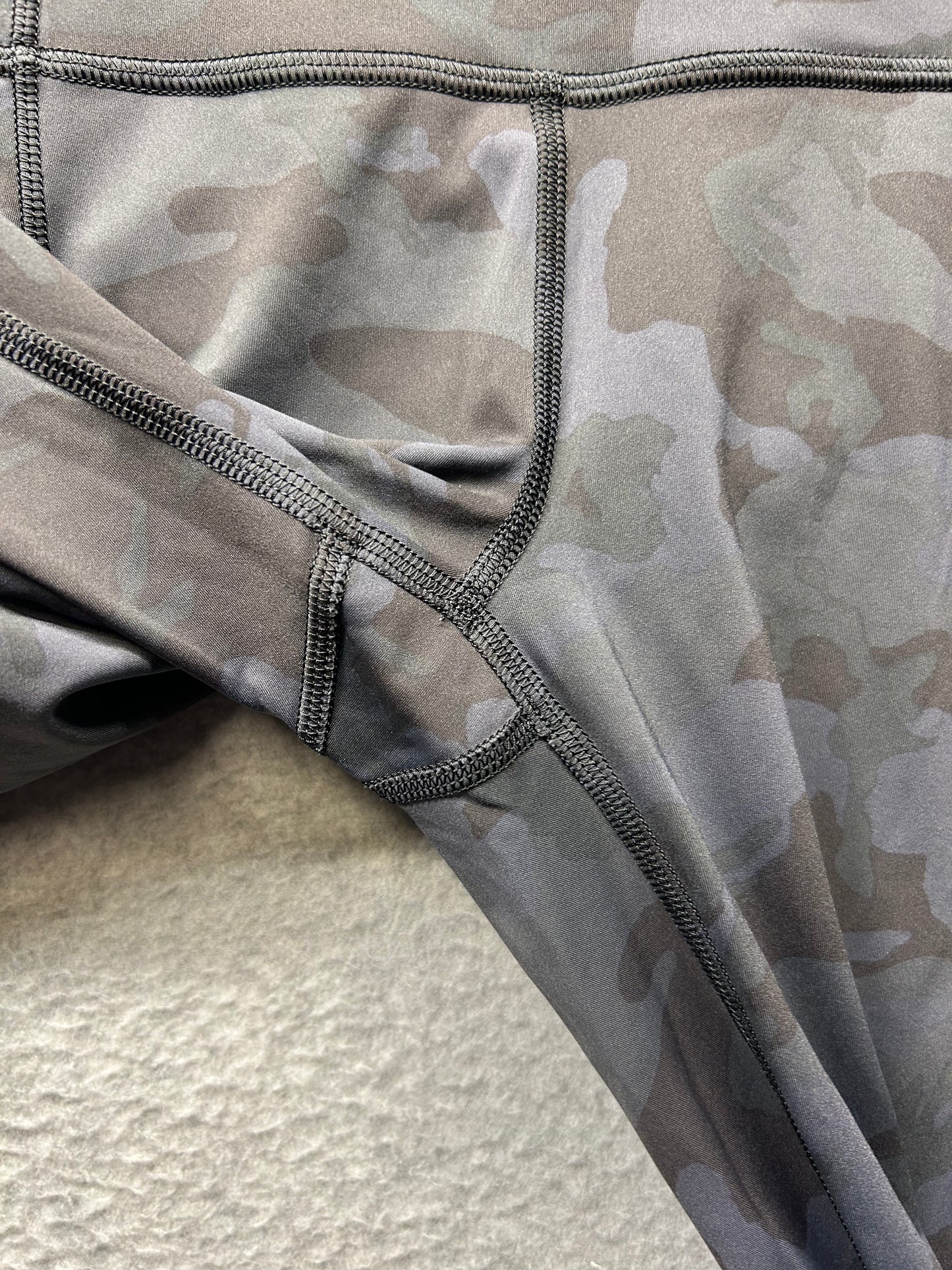 Lululemon Fast and Free Tight II 24" Nulux Size 4 Incognito Camo Multi Grey