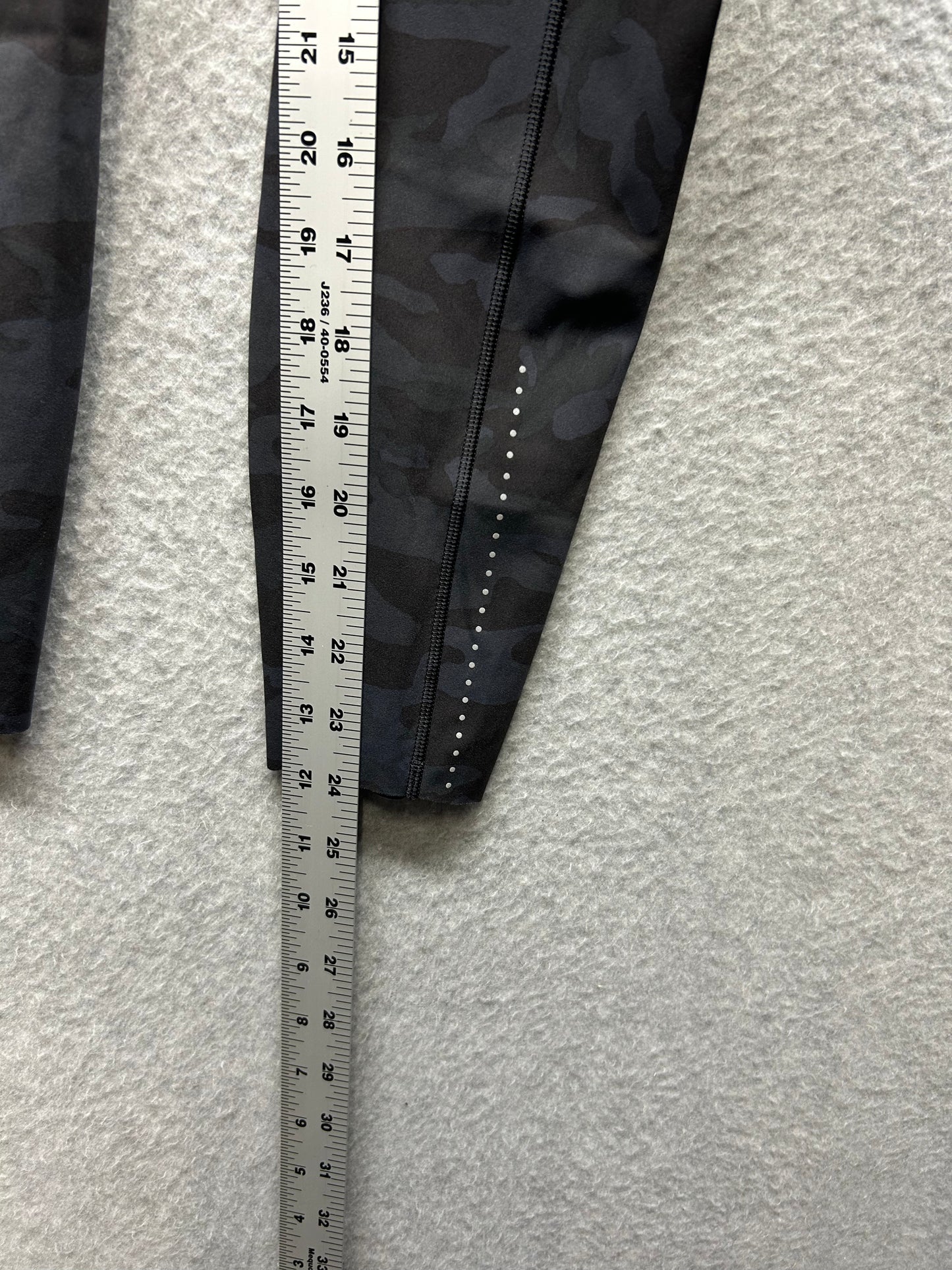 Lululemon Fast and Free Tight II 24" Nulux Size 4 Incognito Camo Multi Grey