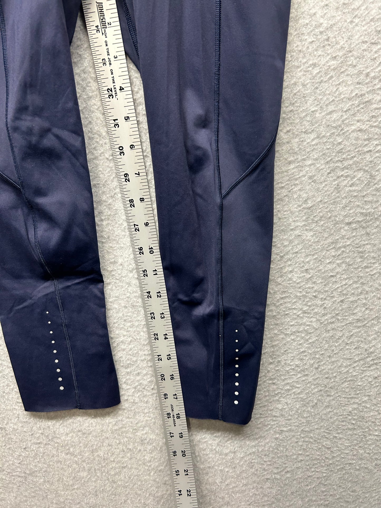 Lululemon Fast & Free Crop II Nulux 18" Size 2 Midnight Navy