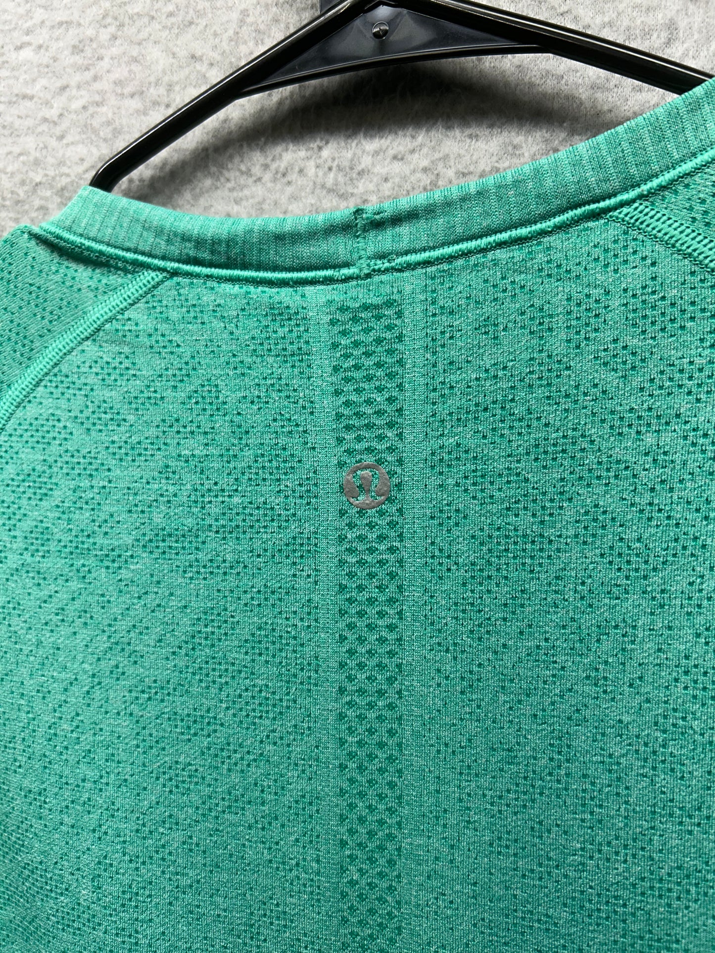 Lululemon Swiftly Tech Short Sleeve Crew Size 8 Heathered Jungle