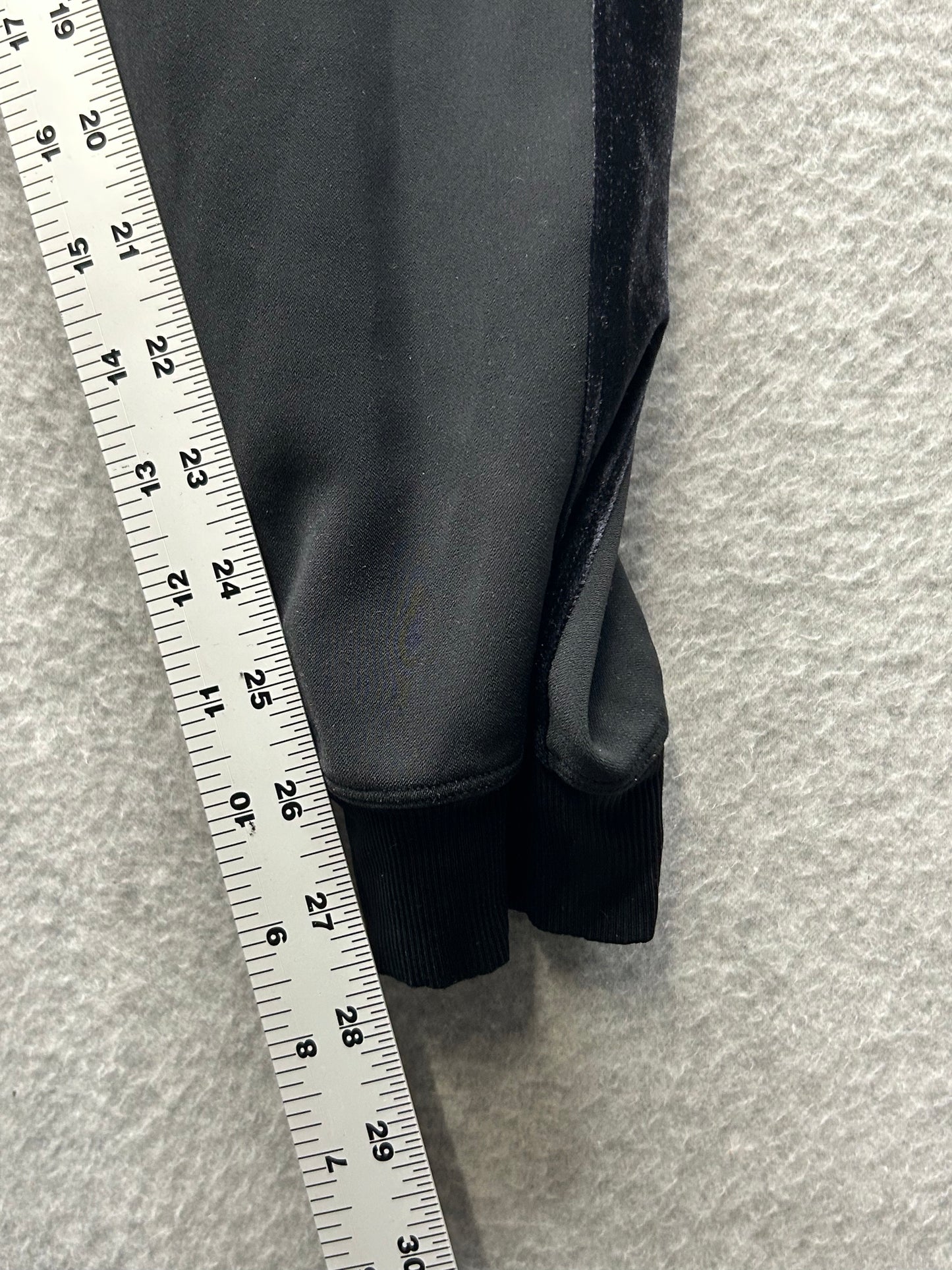 Lululemon On the Fly Jogger Velvet Trim Size 6 28" Black