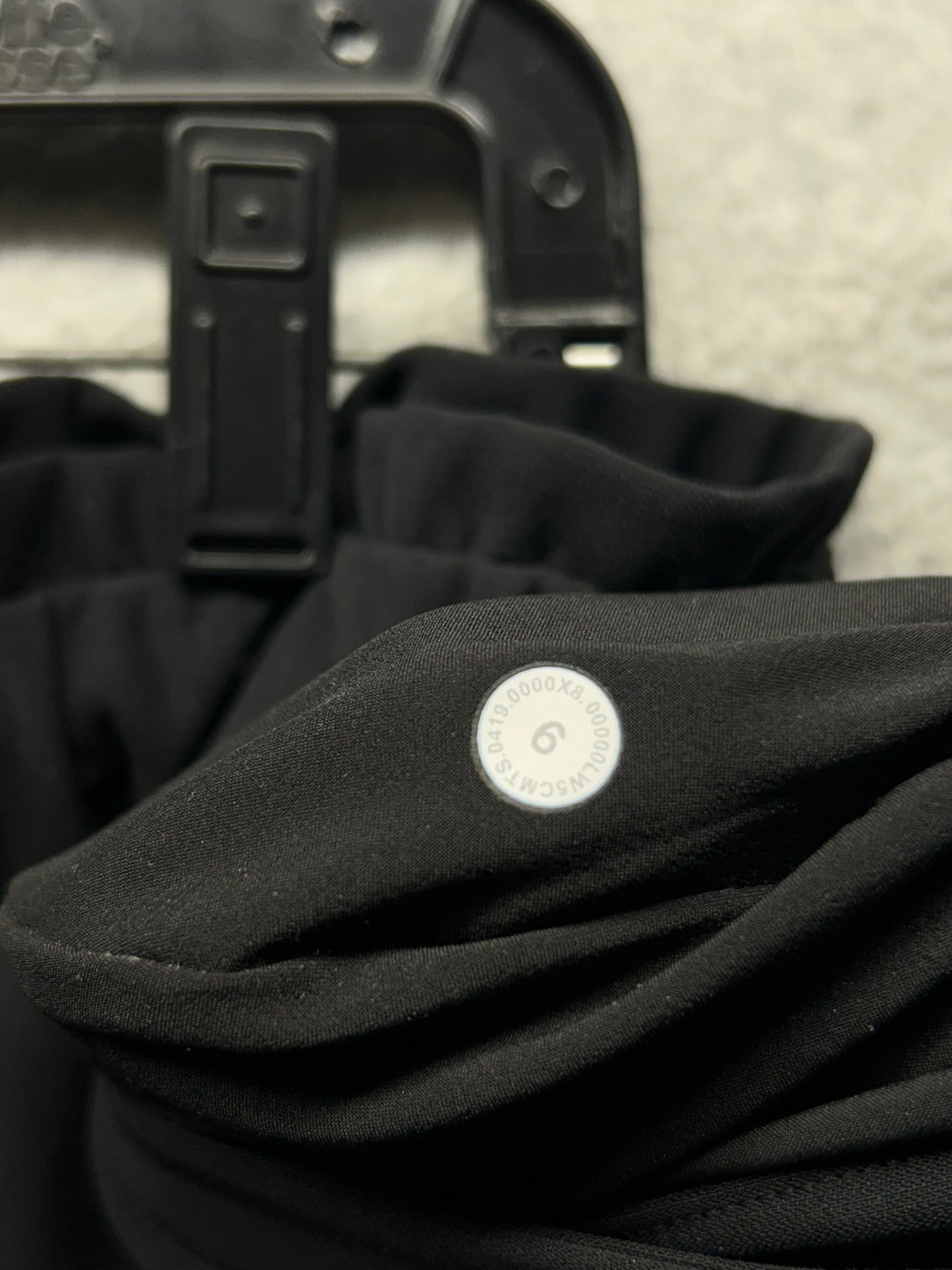 Lululemon On the Fly Jogger Velvet Trim Size 6 28" Black