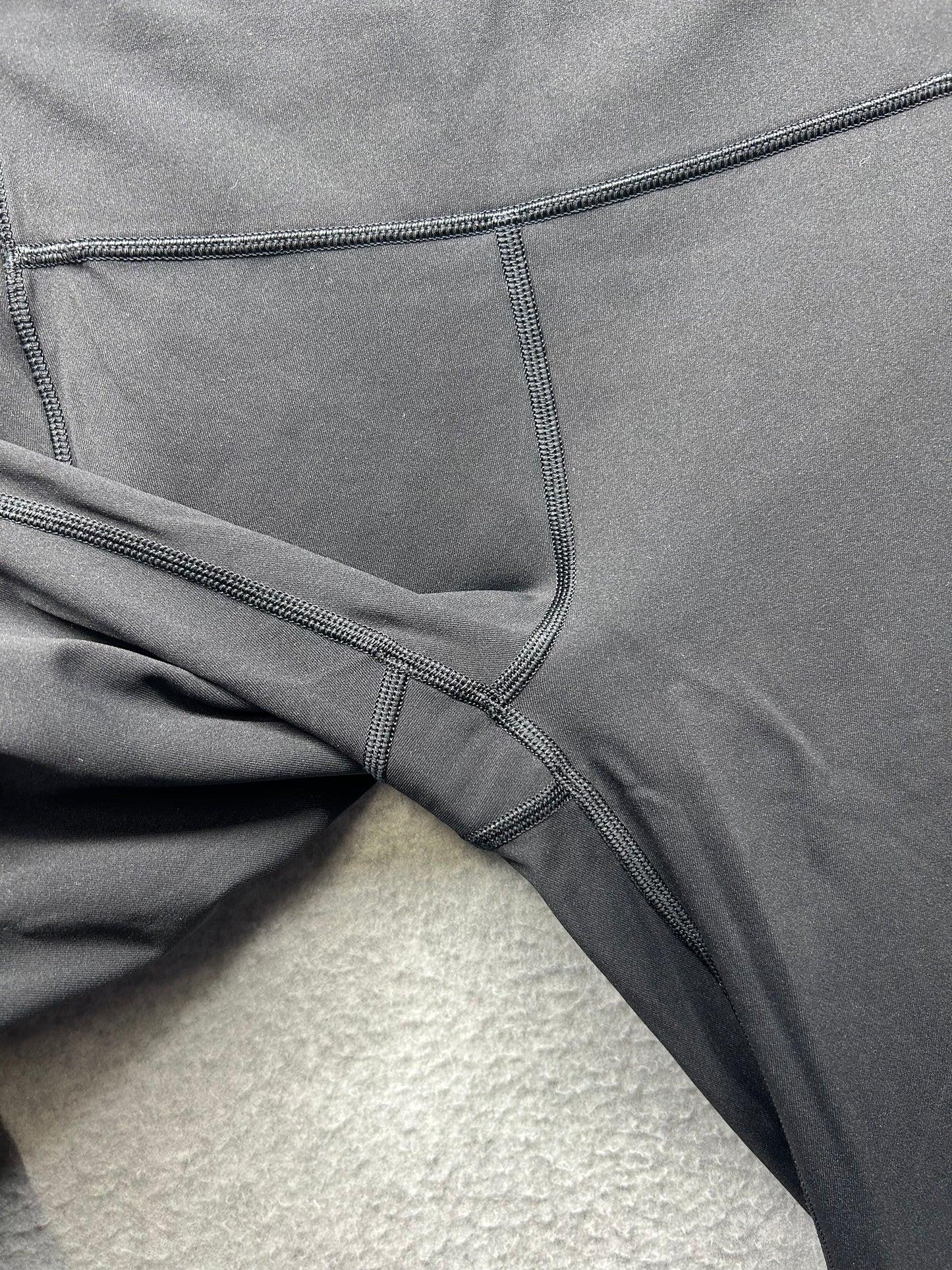 Lululemon Speed Up Tight 27.5" Full-On Luxtreme Size 6 Black