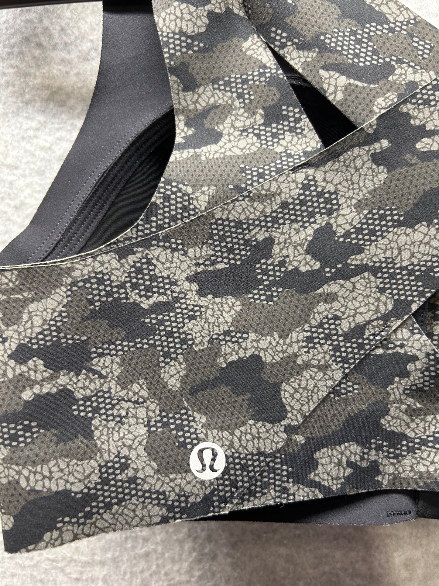 Lululemon Enlite Bra Weave Size 36C Collage Camo Mini Black Multi