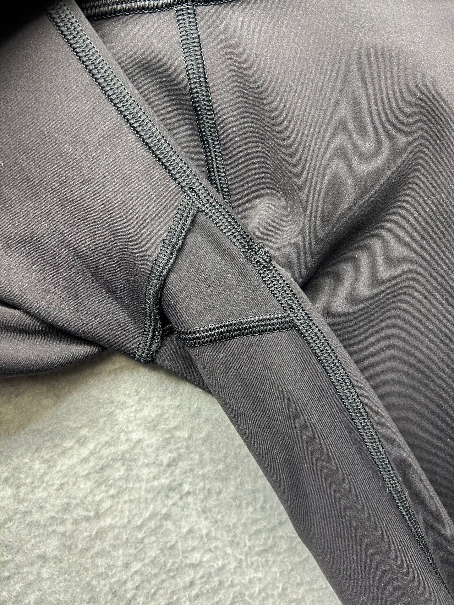 Lululemon In Movement Tight 25" Everlux Size 6 Black