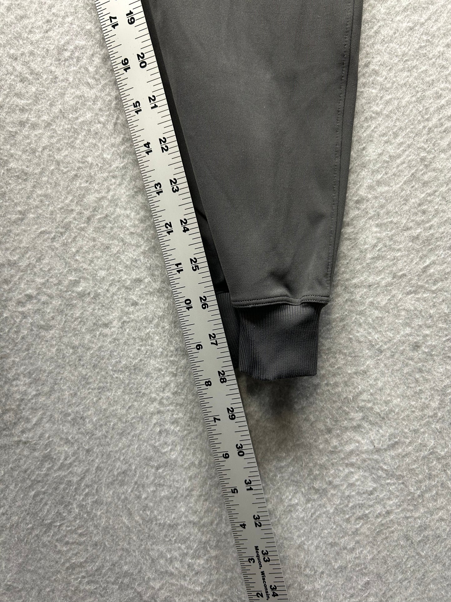 Lululemon On the Fly Jogger 28" Luxtreme Size 4 Graphite Grey