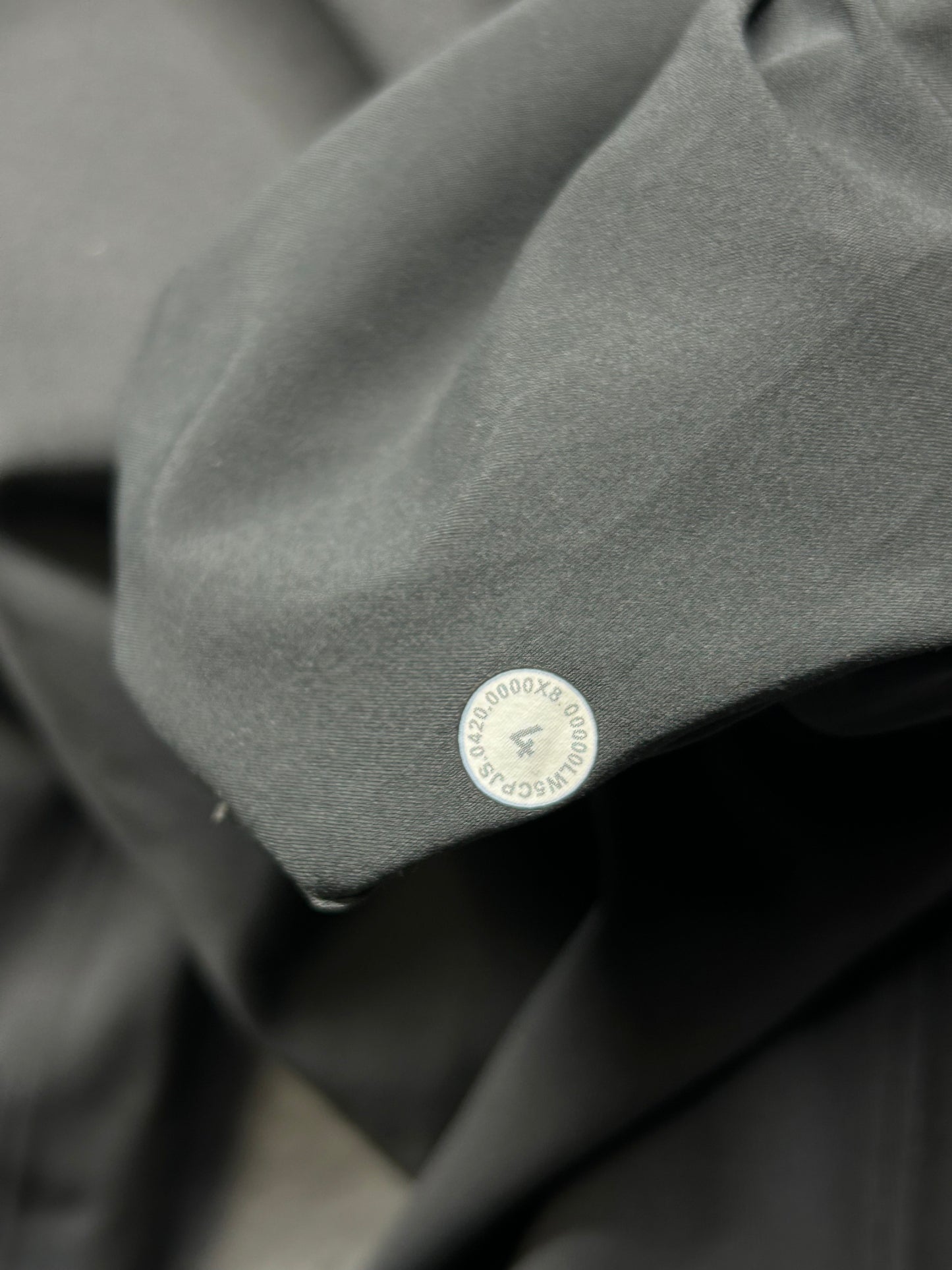Lululemon On the Fly Jogger 28" Luxtreme Size 4 Graphite Grey