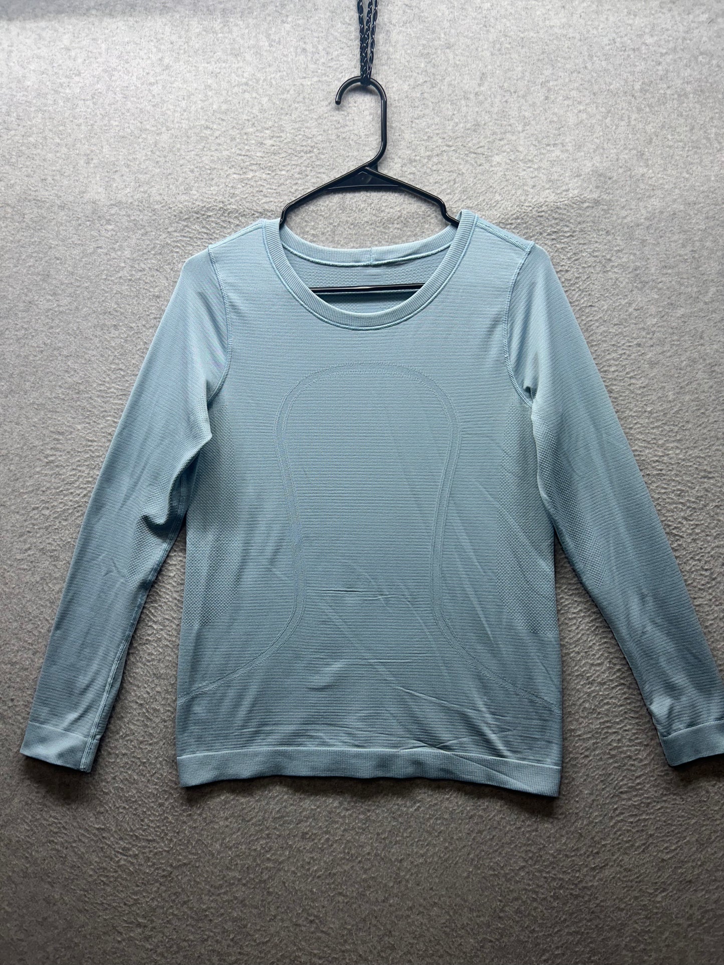 Lululemon Swiftly Tech Long Sleeve 2.0 Size 6 Chambray