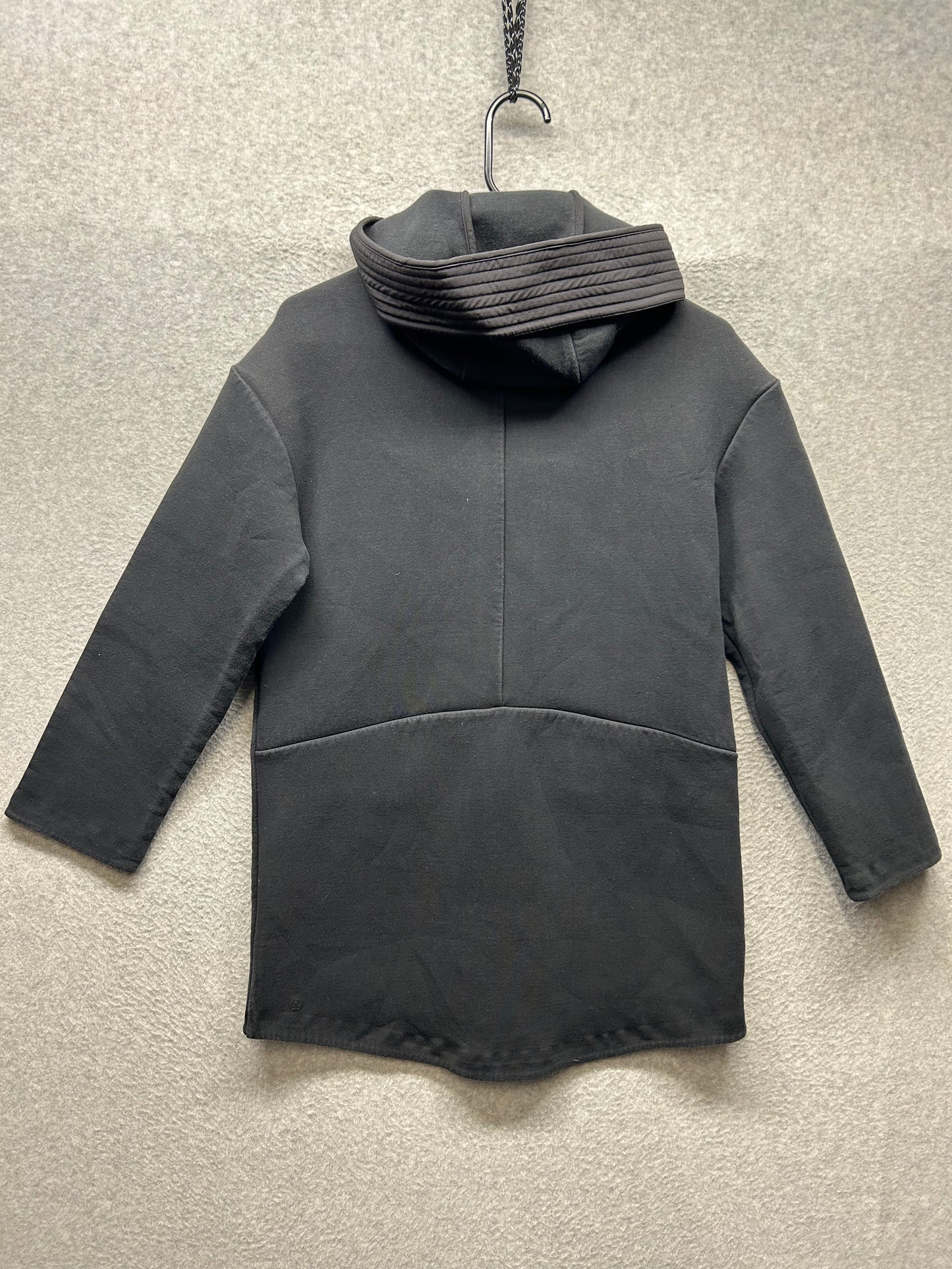 Lululemon New Form Coat Full Zip Size 4 Black