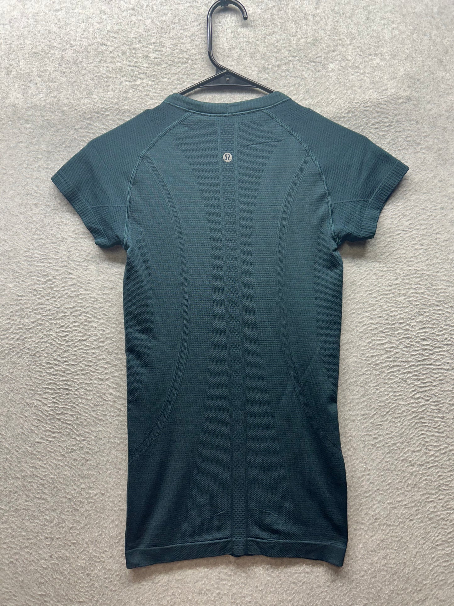 Lululemon Swiftly Tech Short Sleeve Crew Size 4 Submarine
