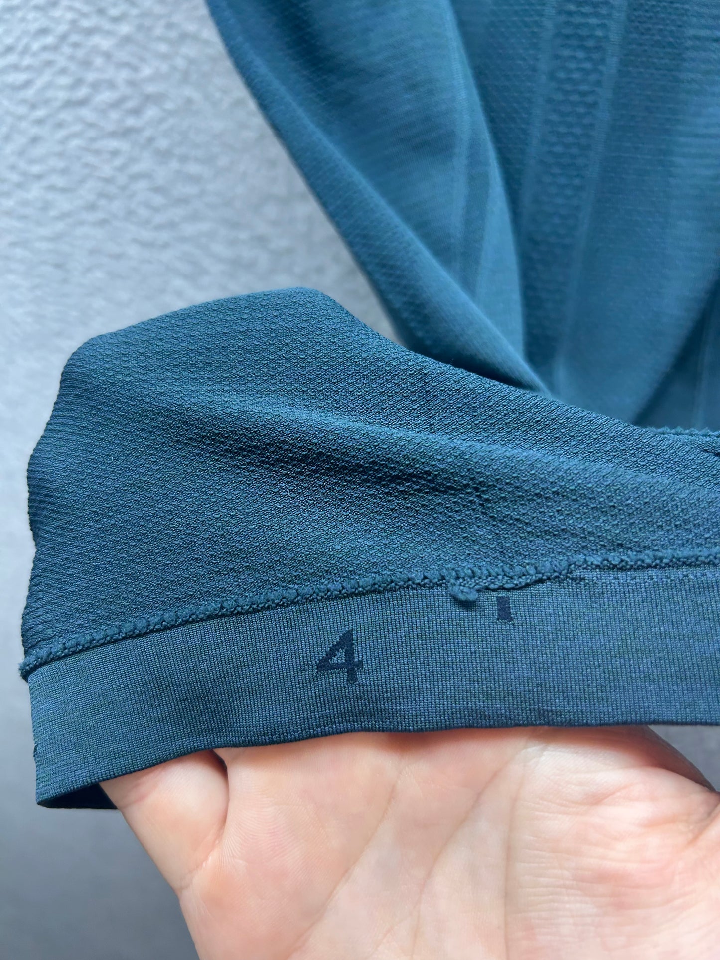 Lululemon Swiftly Tech Short Sleeve Crew Size 4 Submarine
