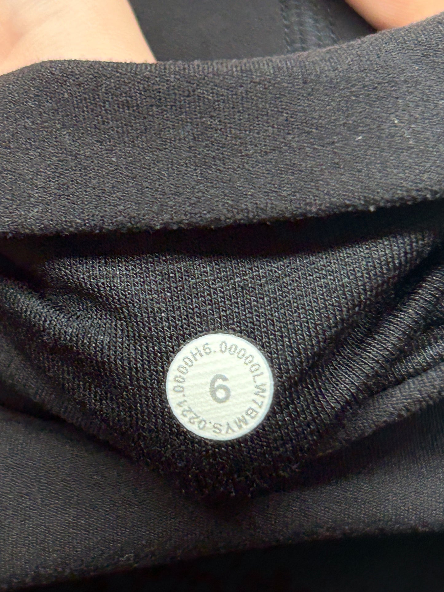 Lululemon Unlimit High Rise Short 8" Mesh Size 6 Black