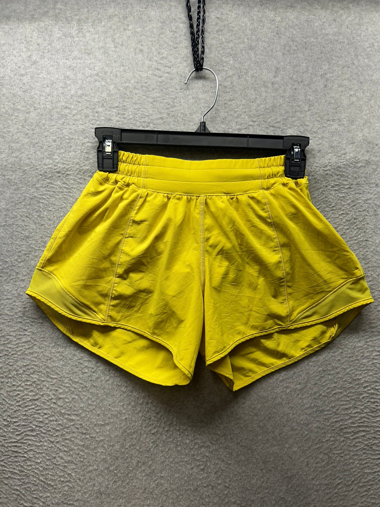 Lululemon Hotty Hot Short II 4" Size 4 Soleil