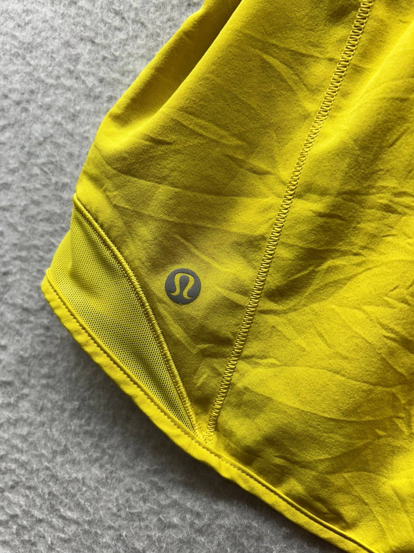 Lululemon Hotty Hot Short II 4" Size 4 Soleil